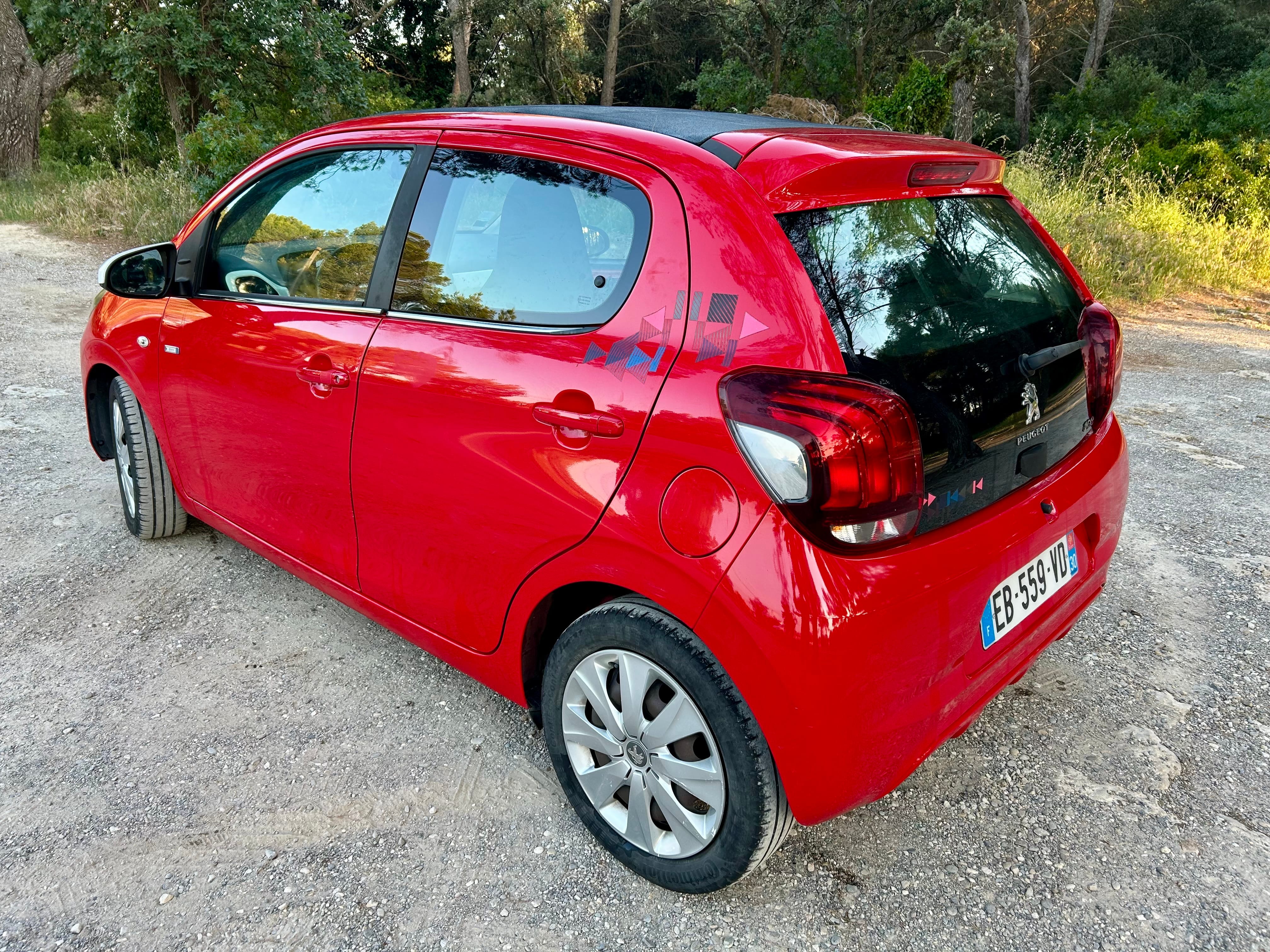 Peugeot 108 Aéroport + toit ouvrant avec Audio Bluetooth