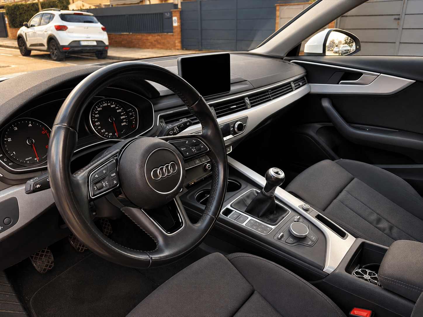 Audi A4 Avant Sline con Audio Bluetooth