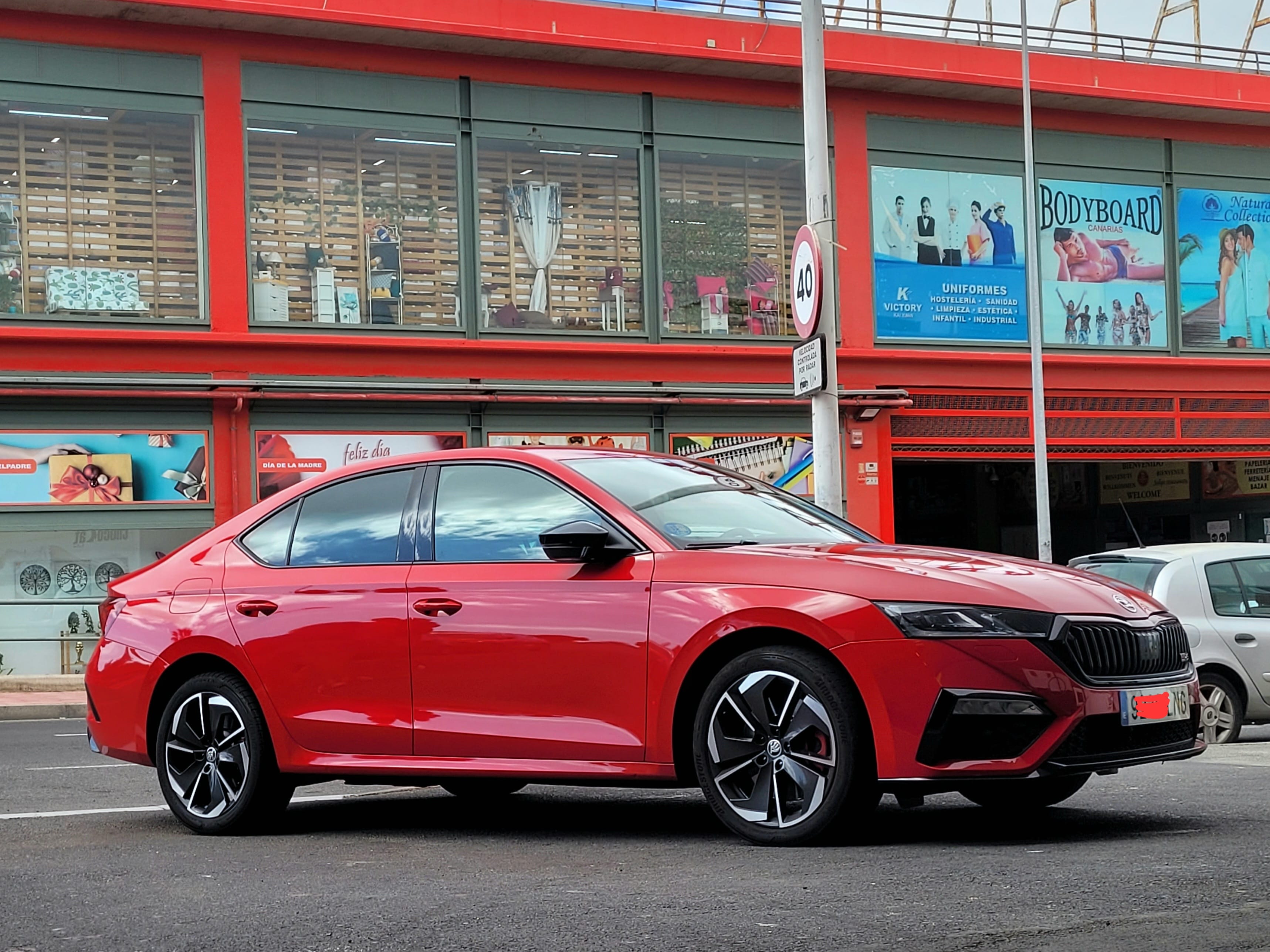 Skoda Octavia RS   245cv, 2021, Gasolina 95 / Eléctrico (híbrido), Automático