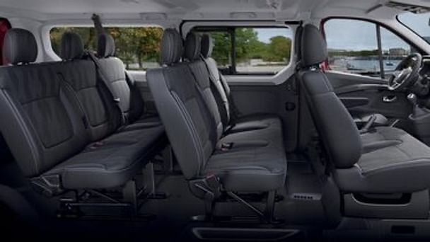 Renault Trafic Passenger Louez le Renault Trafic 9 places – Espace, Confort et Économie - Tous Vos Déplacements