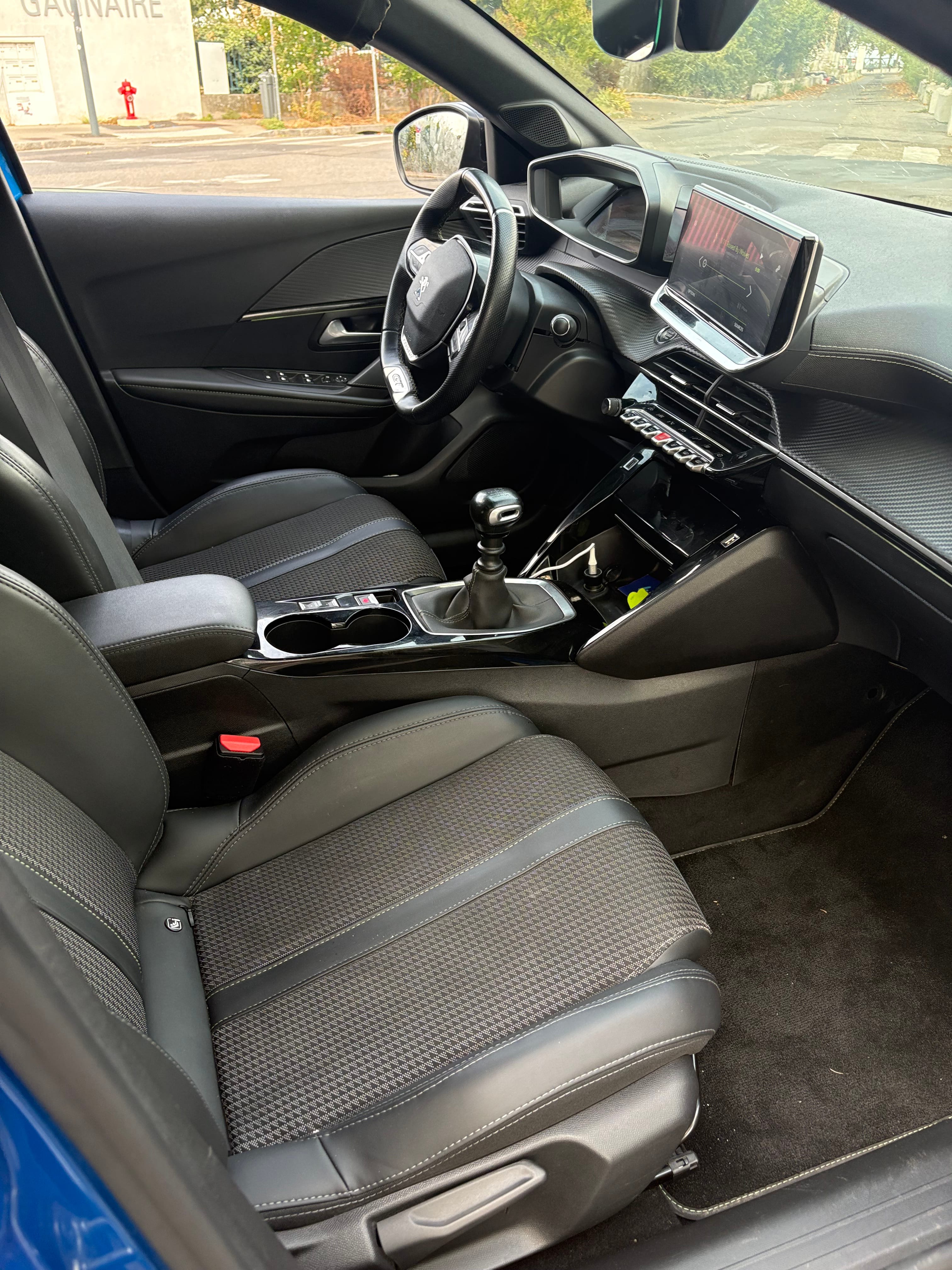 Peugeot 208 avec Port USB