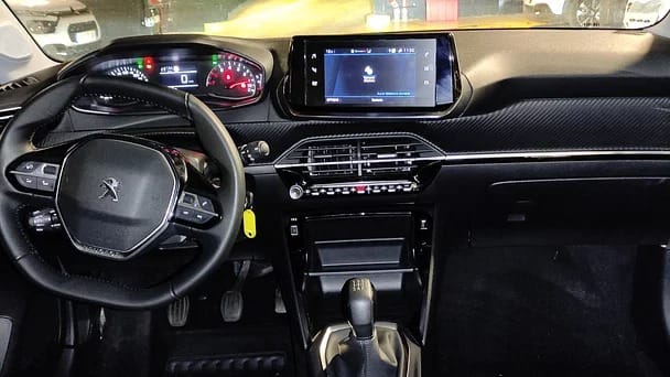 Peugeot 208 avec GPS