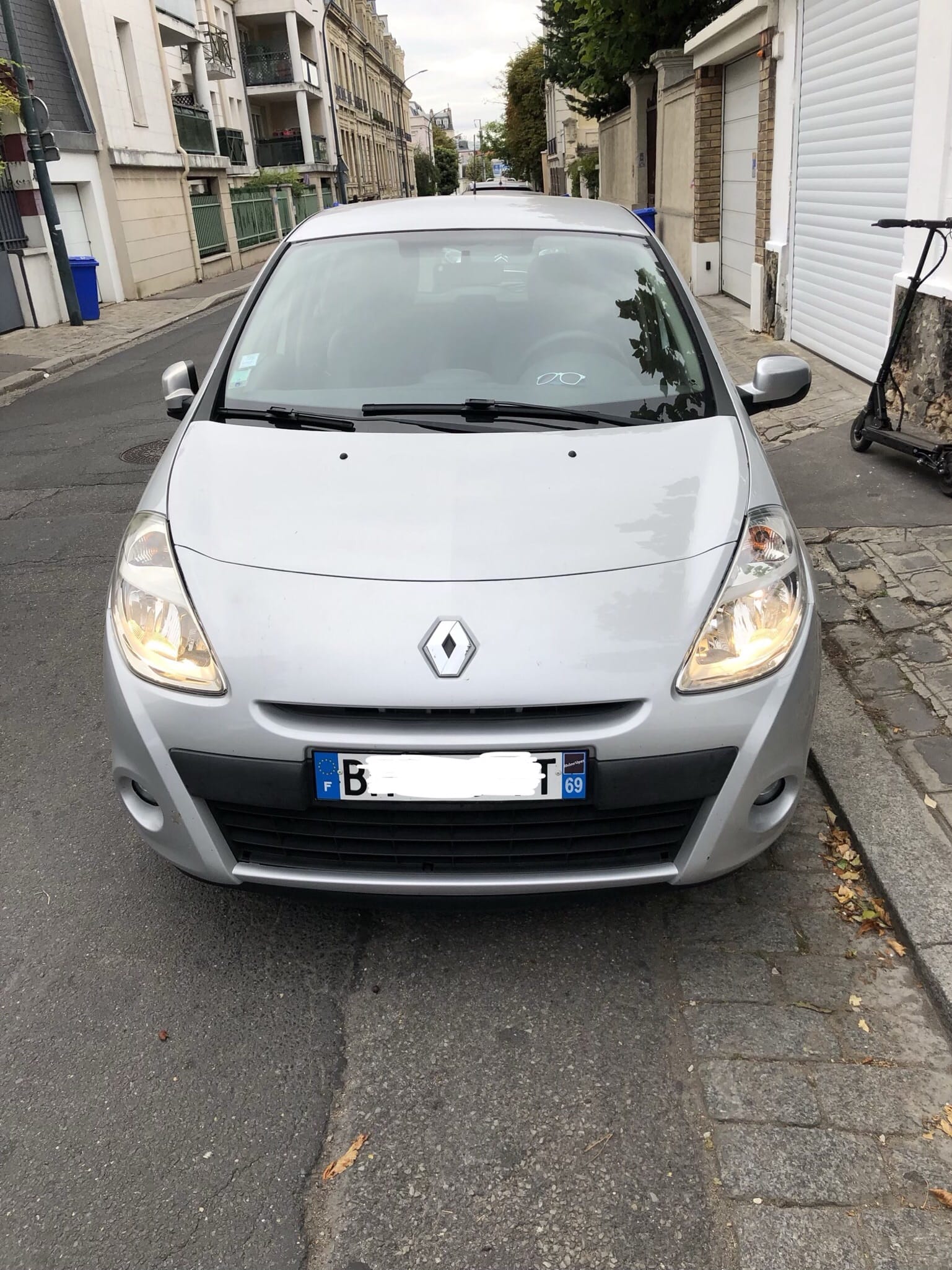 Renault Clio Eco Conso et siège auto en option avec Entrée audio / iPod