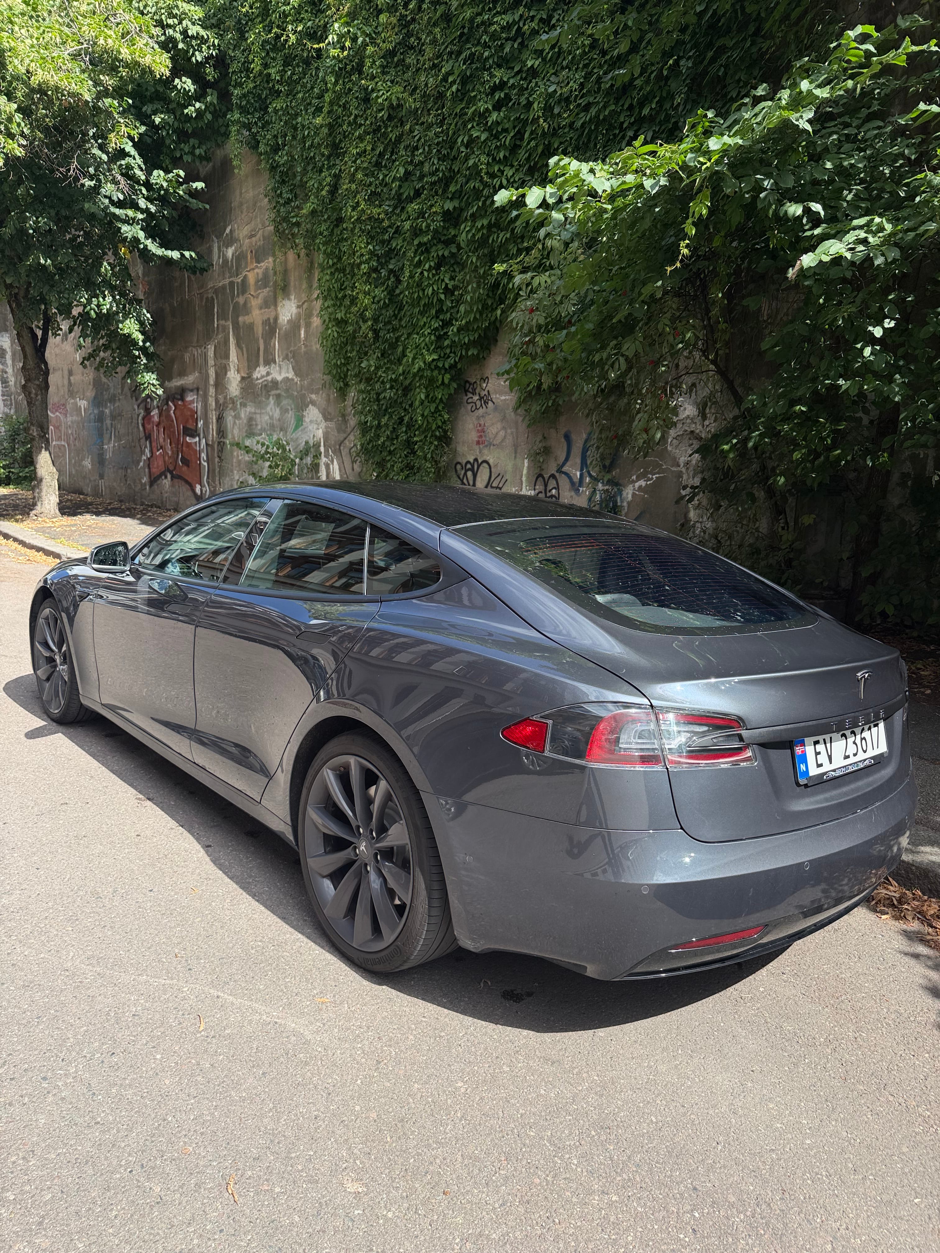 Tesla Model S 75D med Aircondition