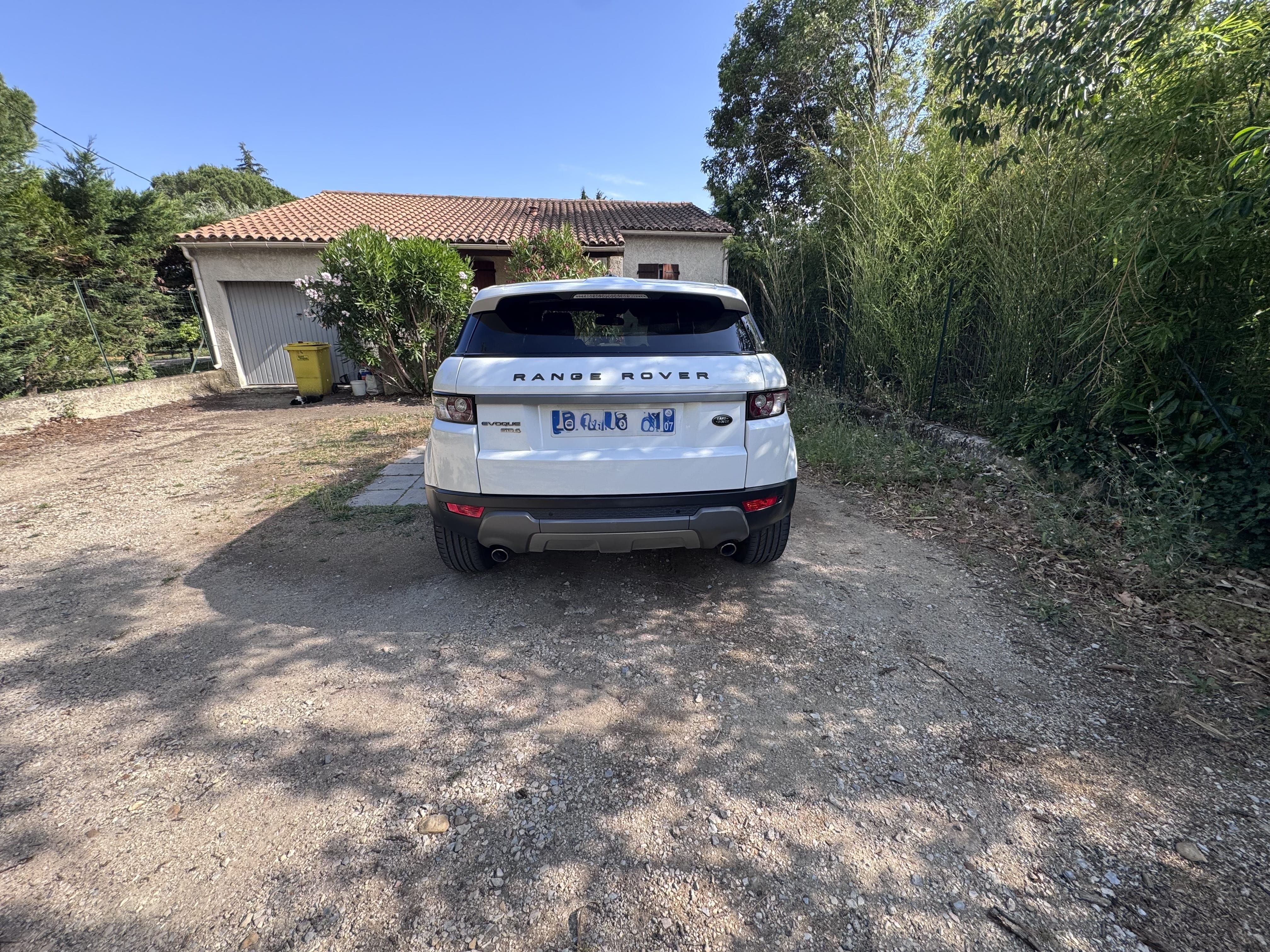 Land-Rover Range Rover Evoque 2,2 SD4 190cv avec Autoradio