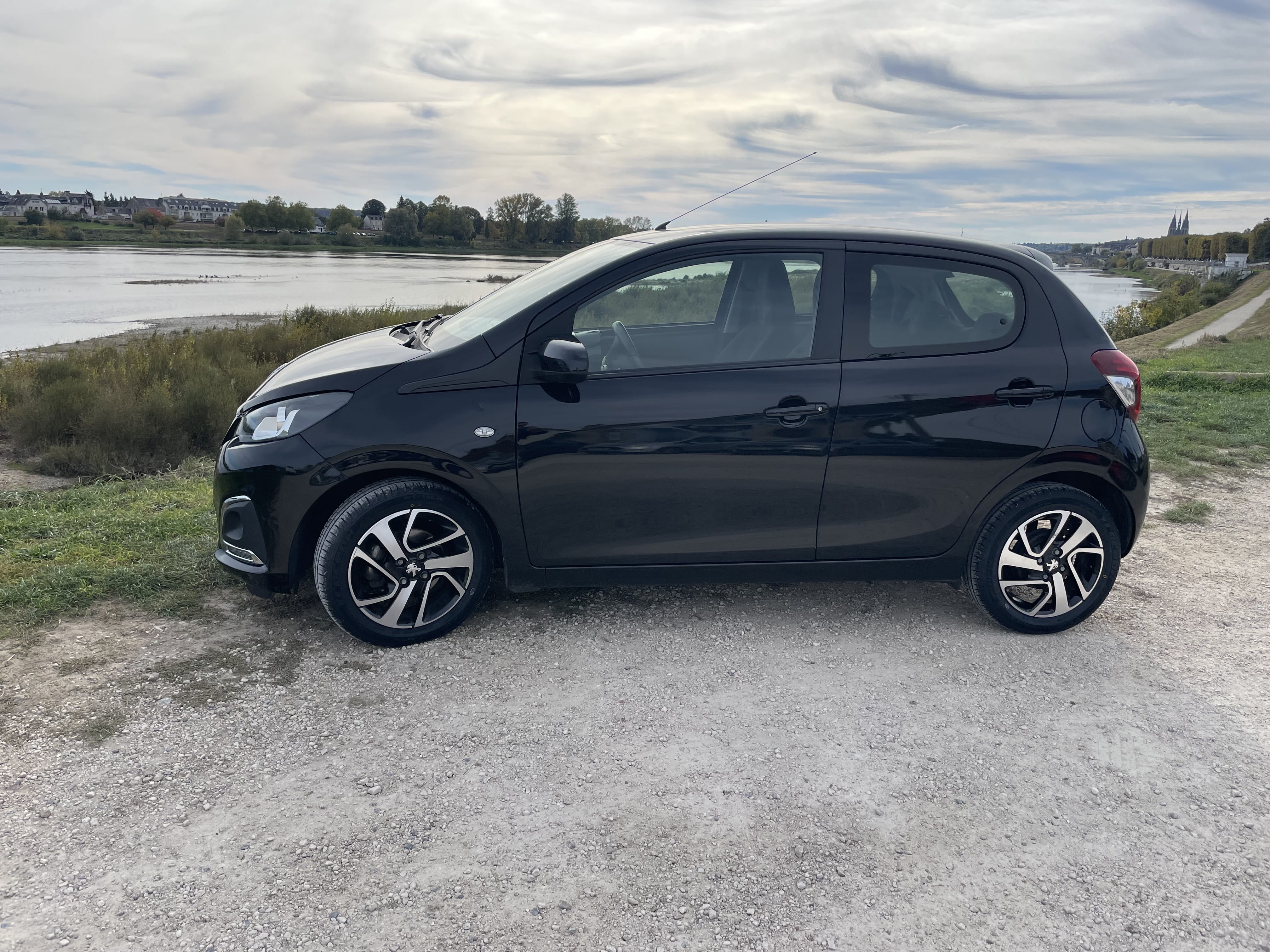 Peugeot 108 avec Entrée audio / iPod