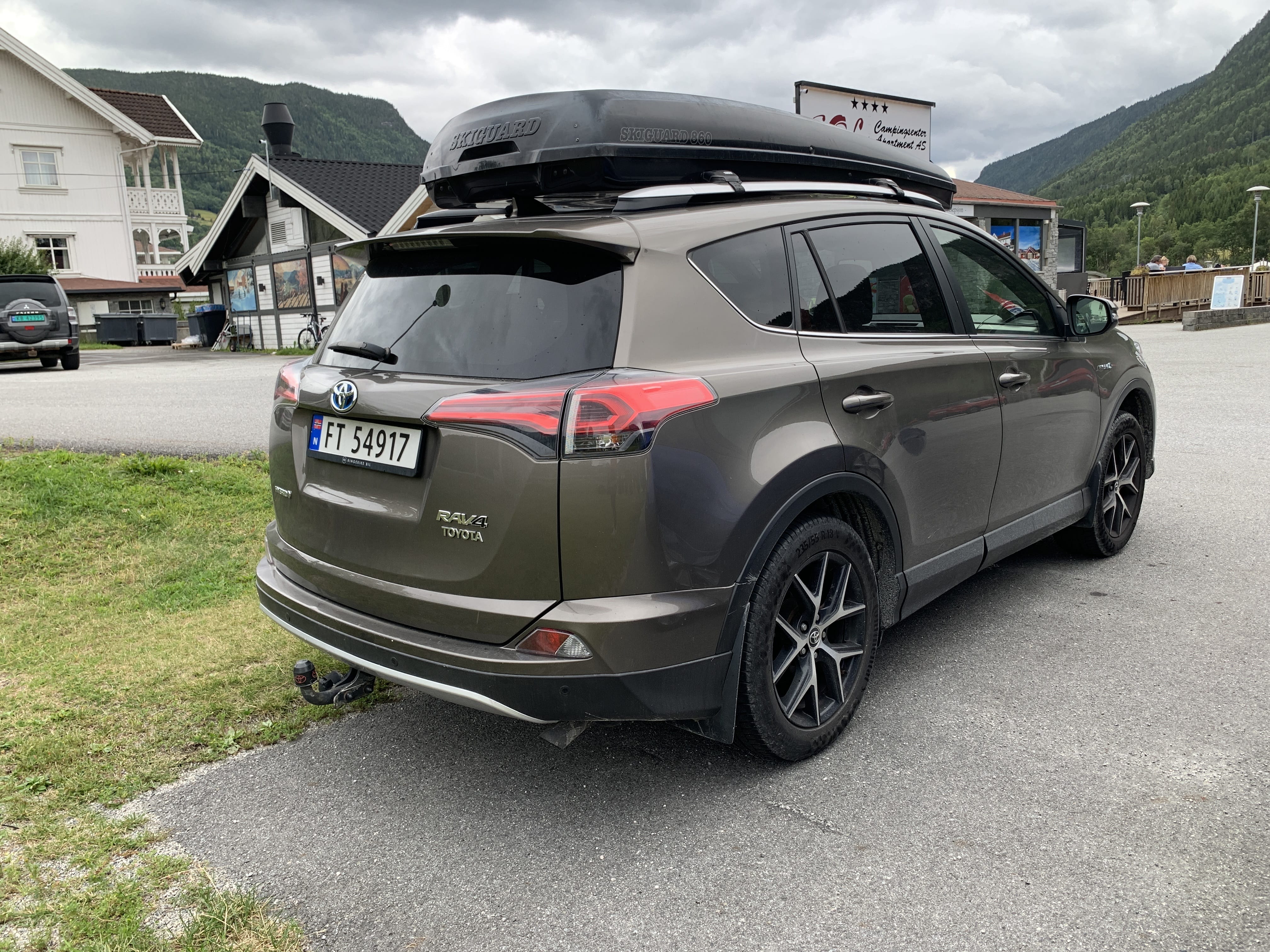 Toyota RAV4 Hybrid 4x4 with GPS