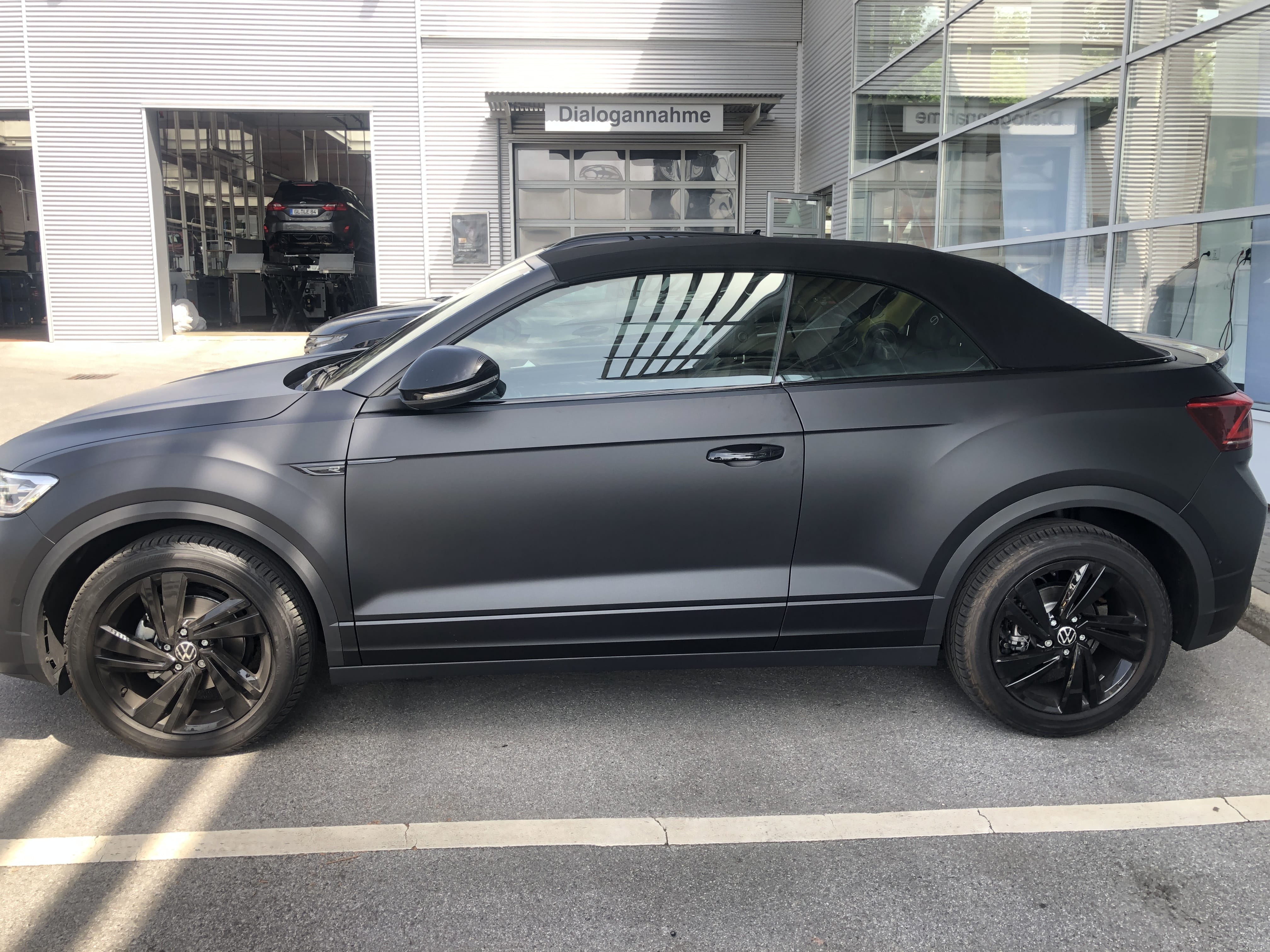 Volkswagen T-Roc Cabriolet mit Navigationsgerät