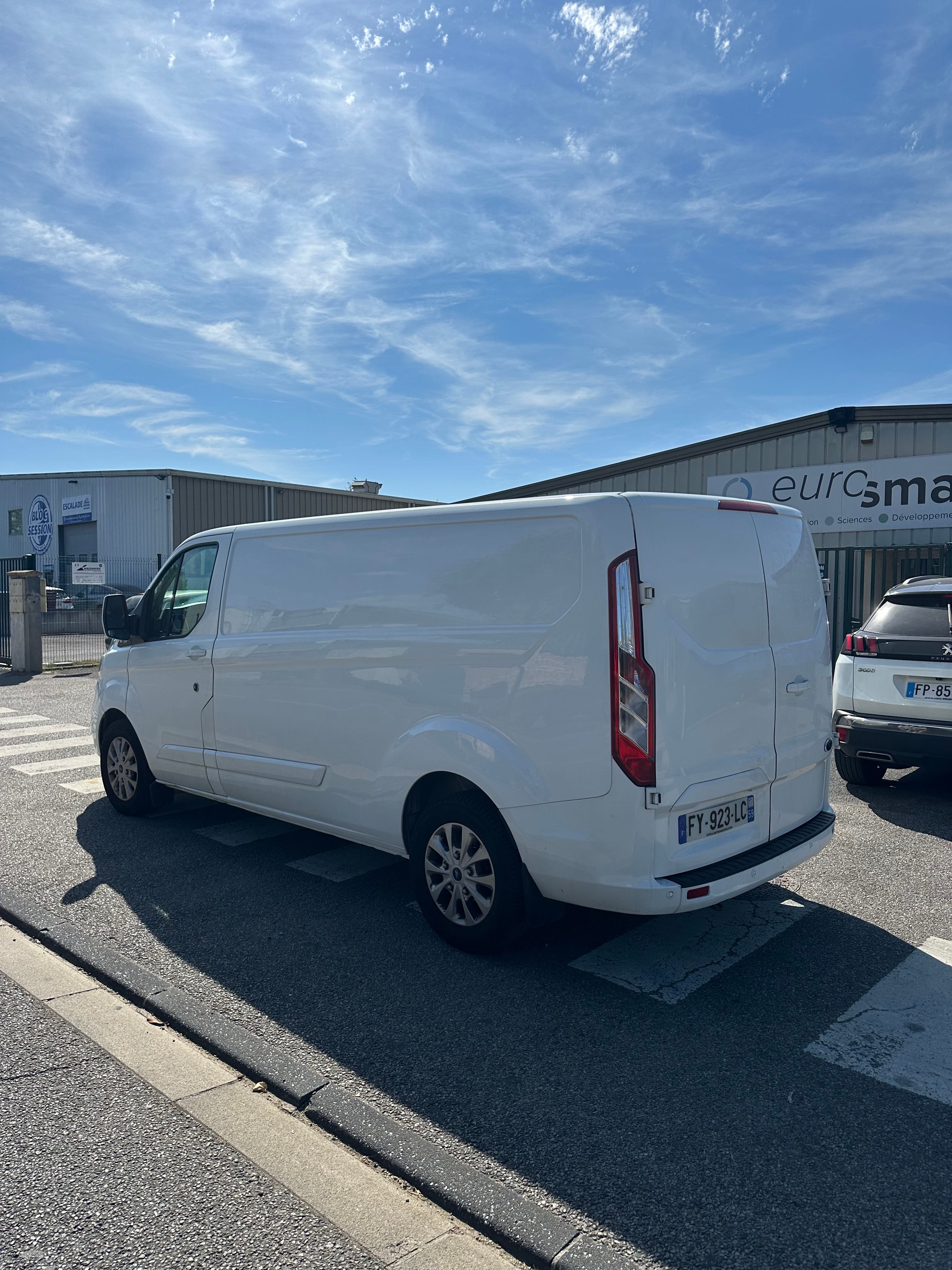 Ford Transit Custom Fourgon avec GPS