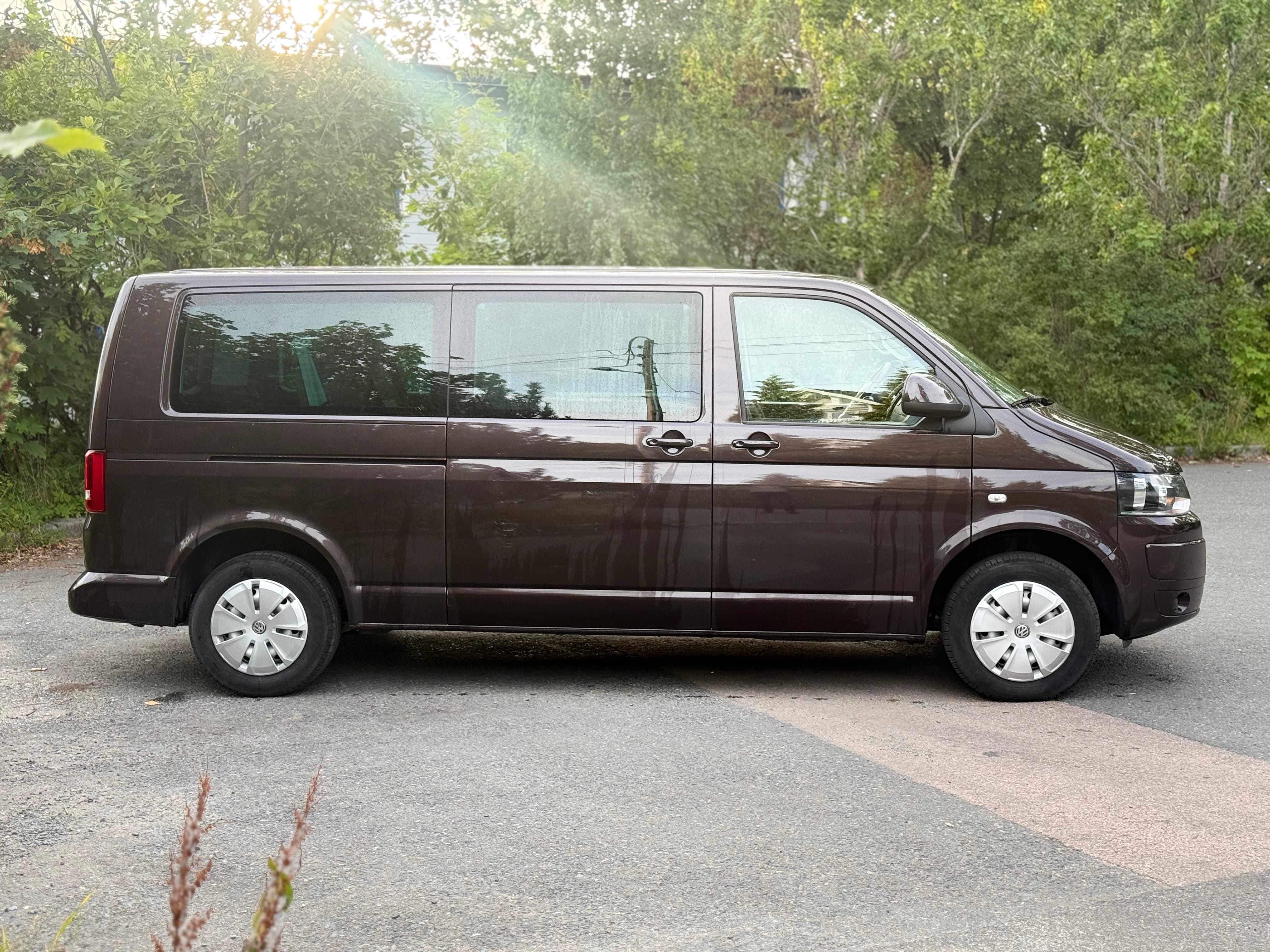 Volkswagen Caravelle 2.0 TDI 9 seter med automatgir with Air conditioning