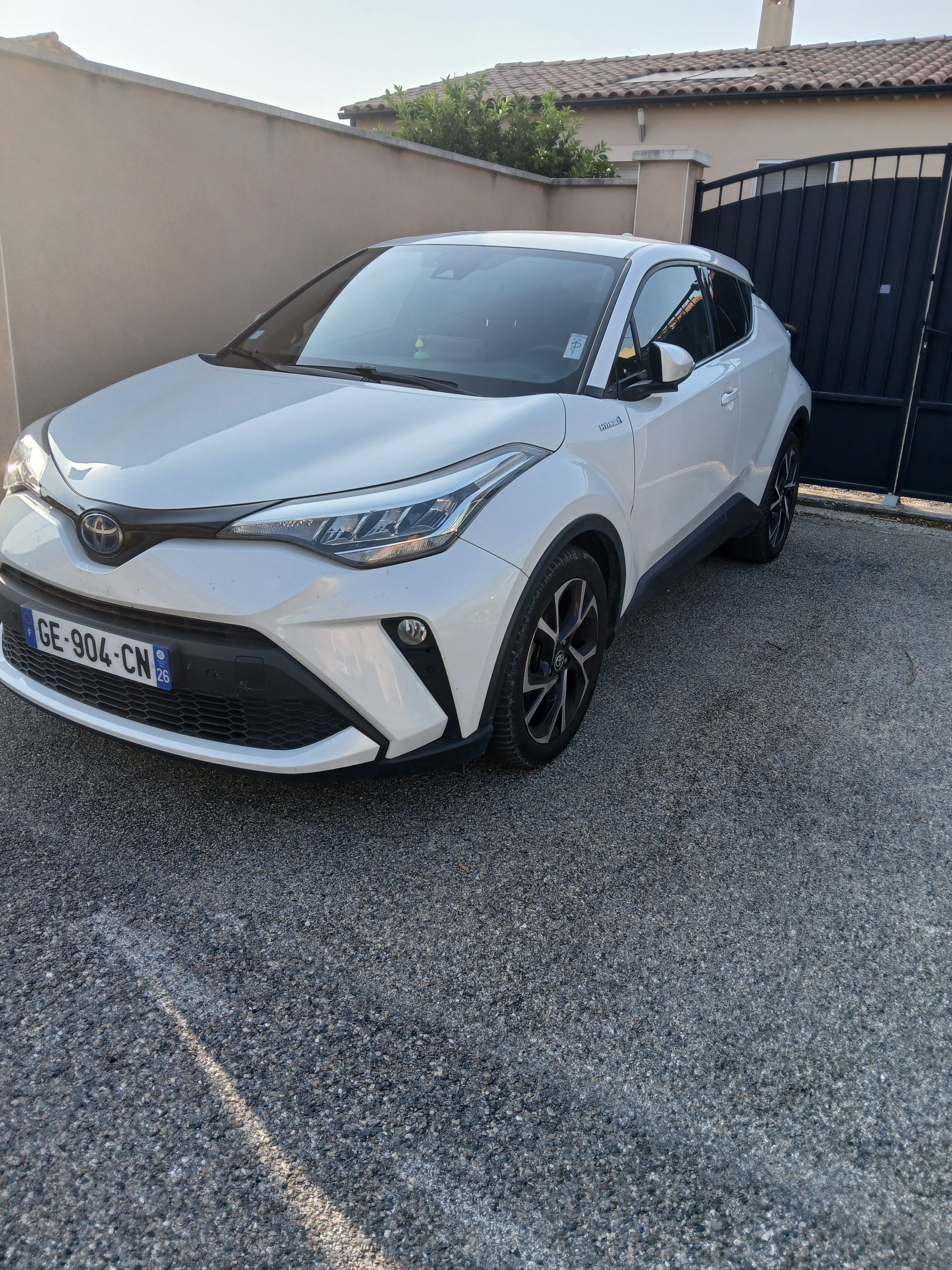 Toyota C-HR Hybrid, 2022, Essence 95 / Électrique (hybride), automatique