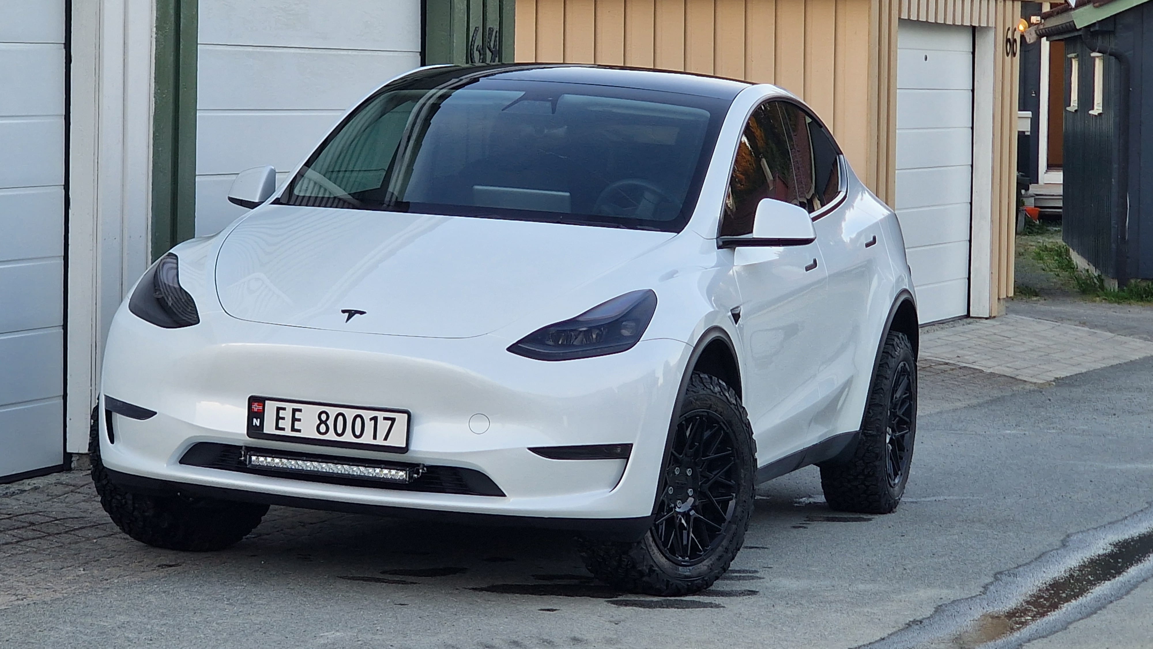Tesla Model Y Long Range med Firehjulstrekk