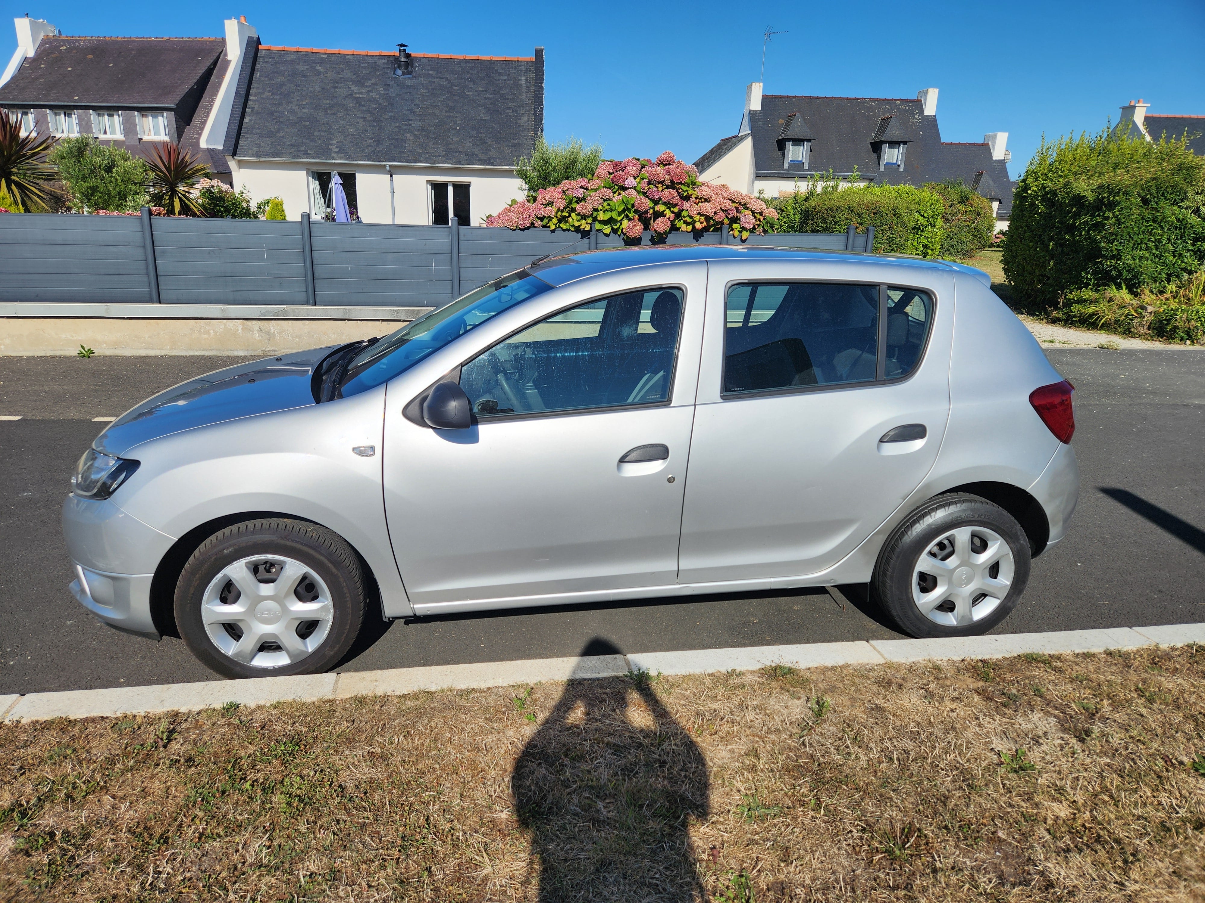 Dacia Sandero 5 places - économique avec Autoradio