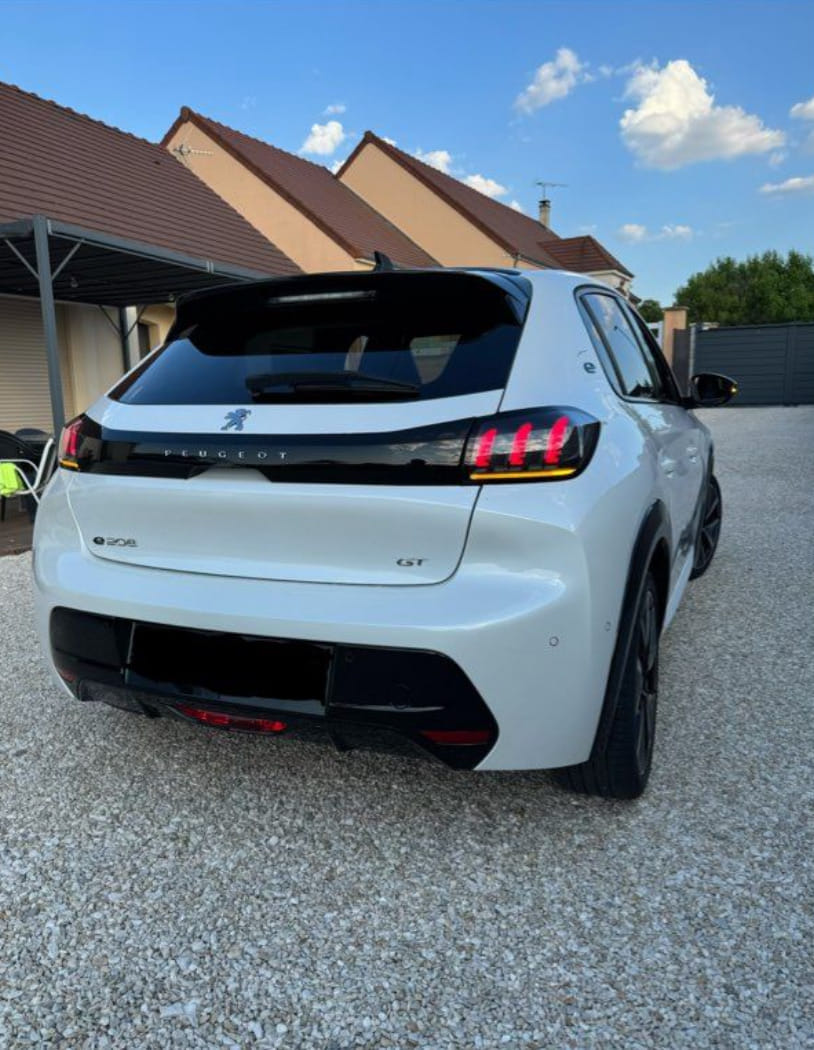 Peugeot 208 GT Line Électrique avec Climatisation