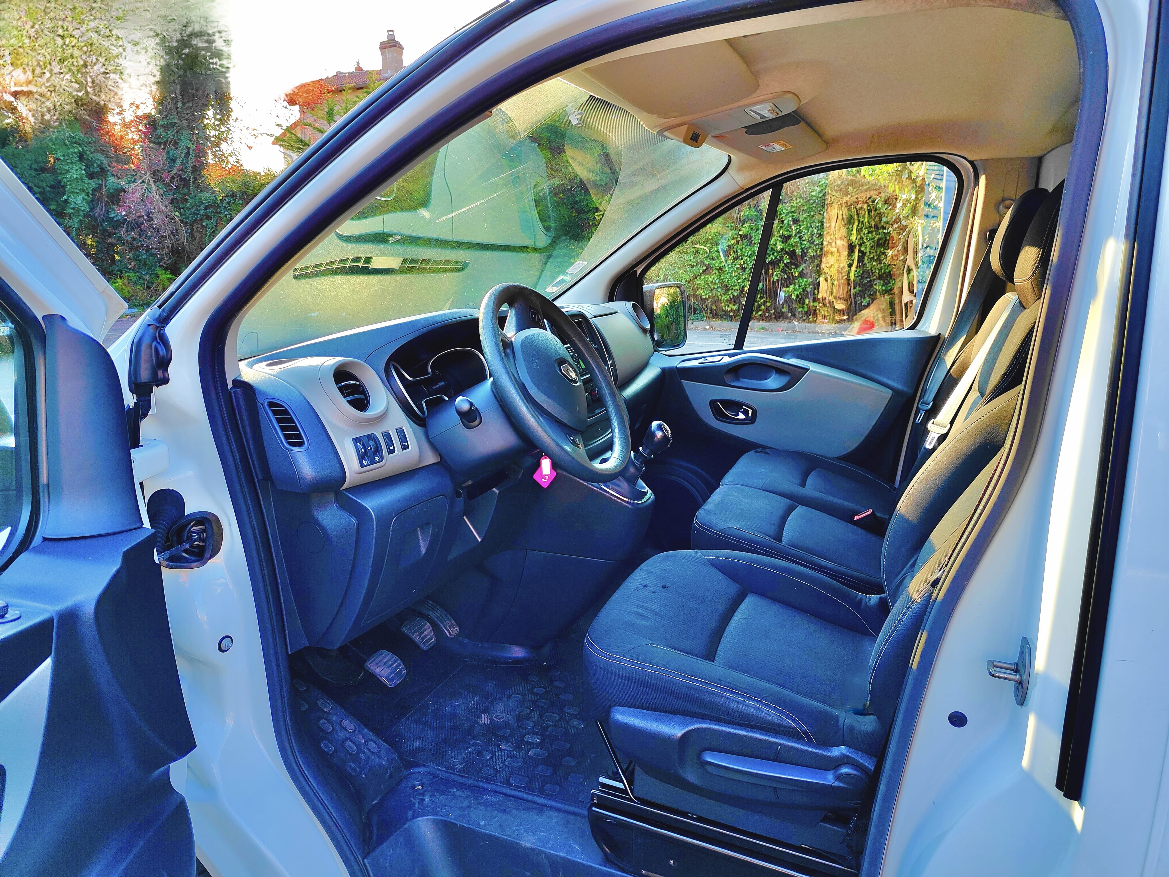 Renault Trafic avec Coffre de toit