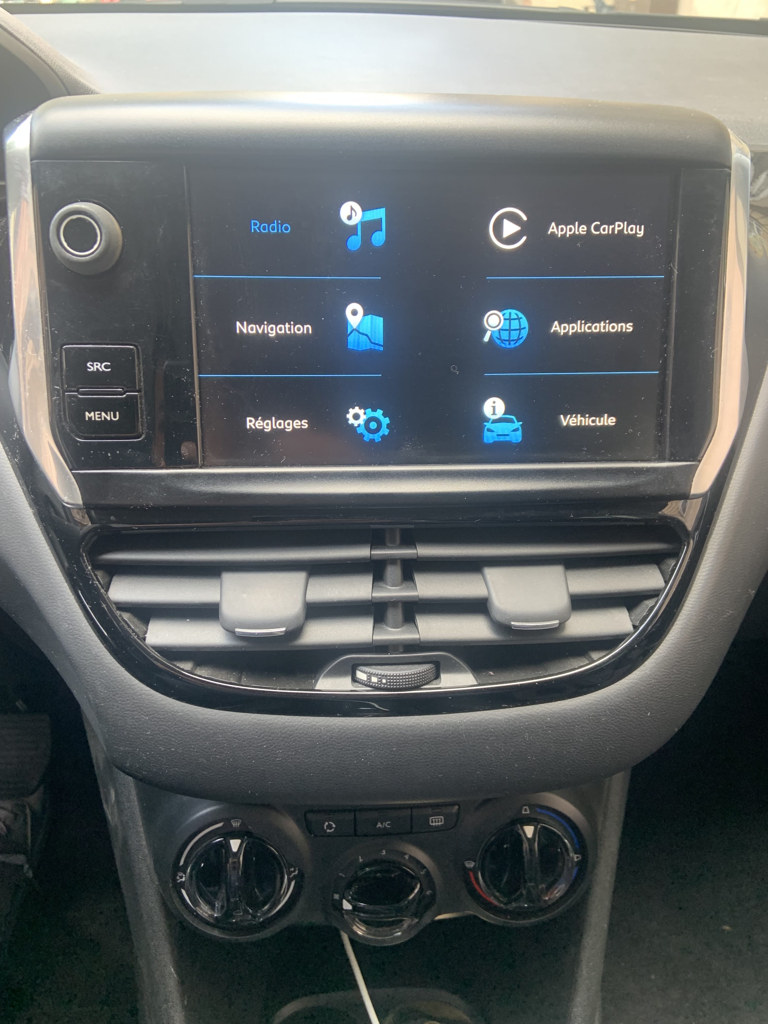 Peugeot 208 avec Apple CarPlay