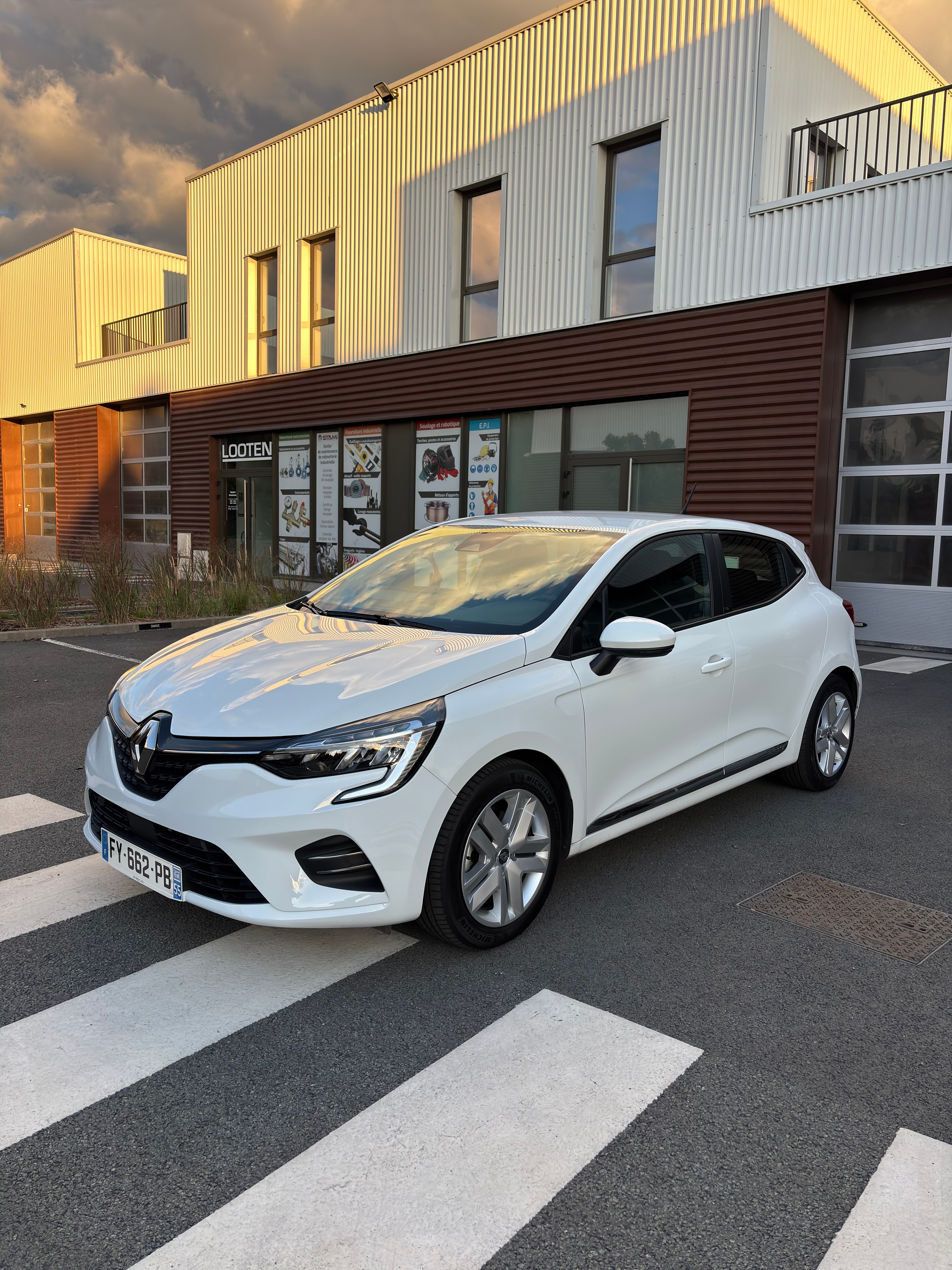 Renault Clio E-tech, 2021, Essence 95 / Électrique (hybride), automatique