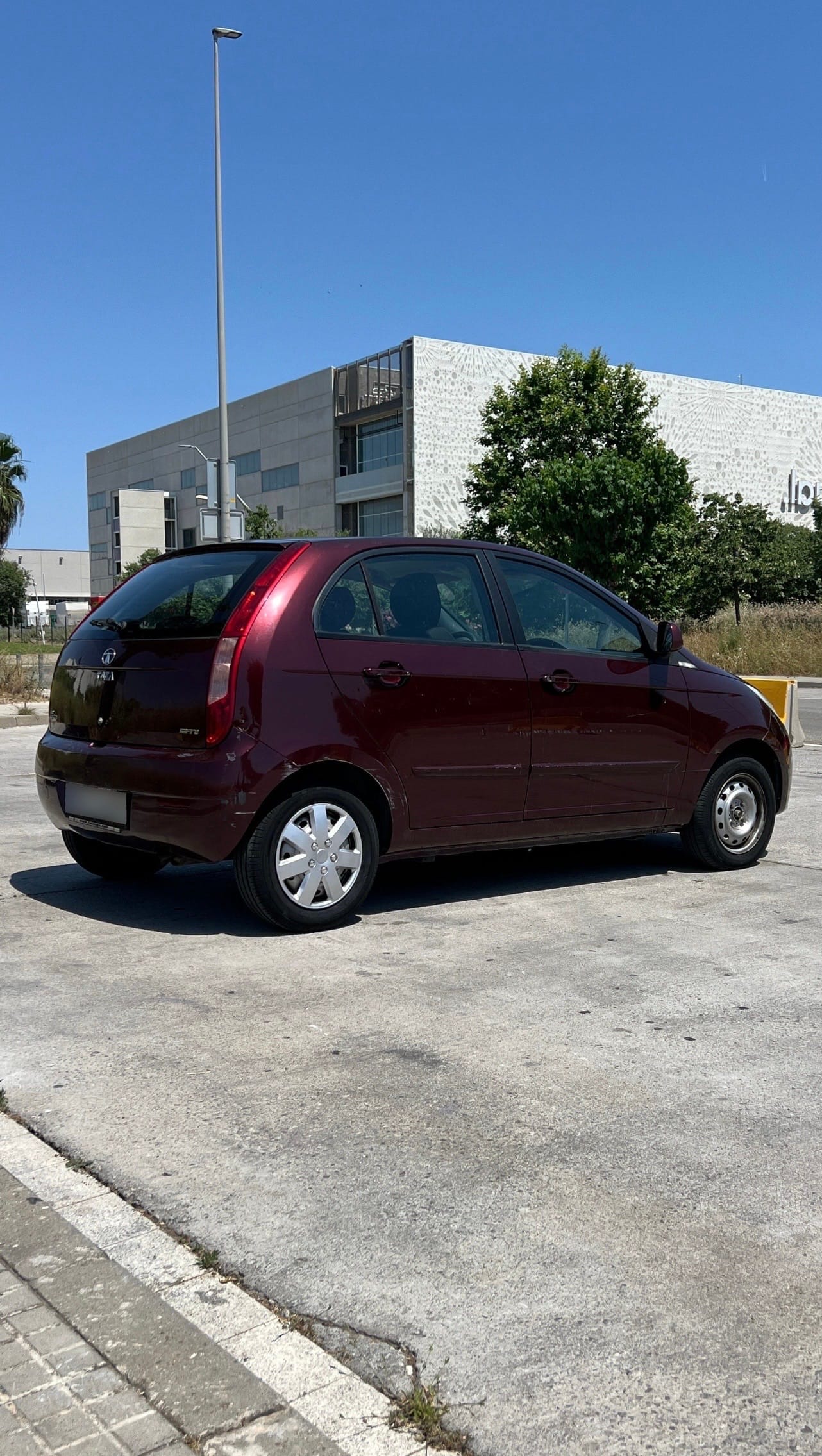 Tata Motors Vista con Audio Bluetooth