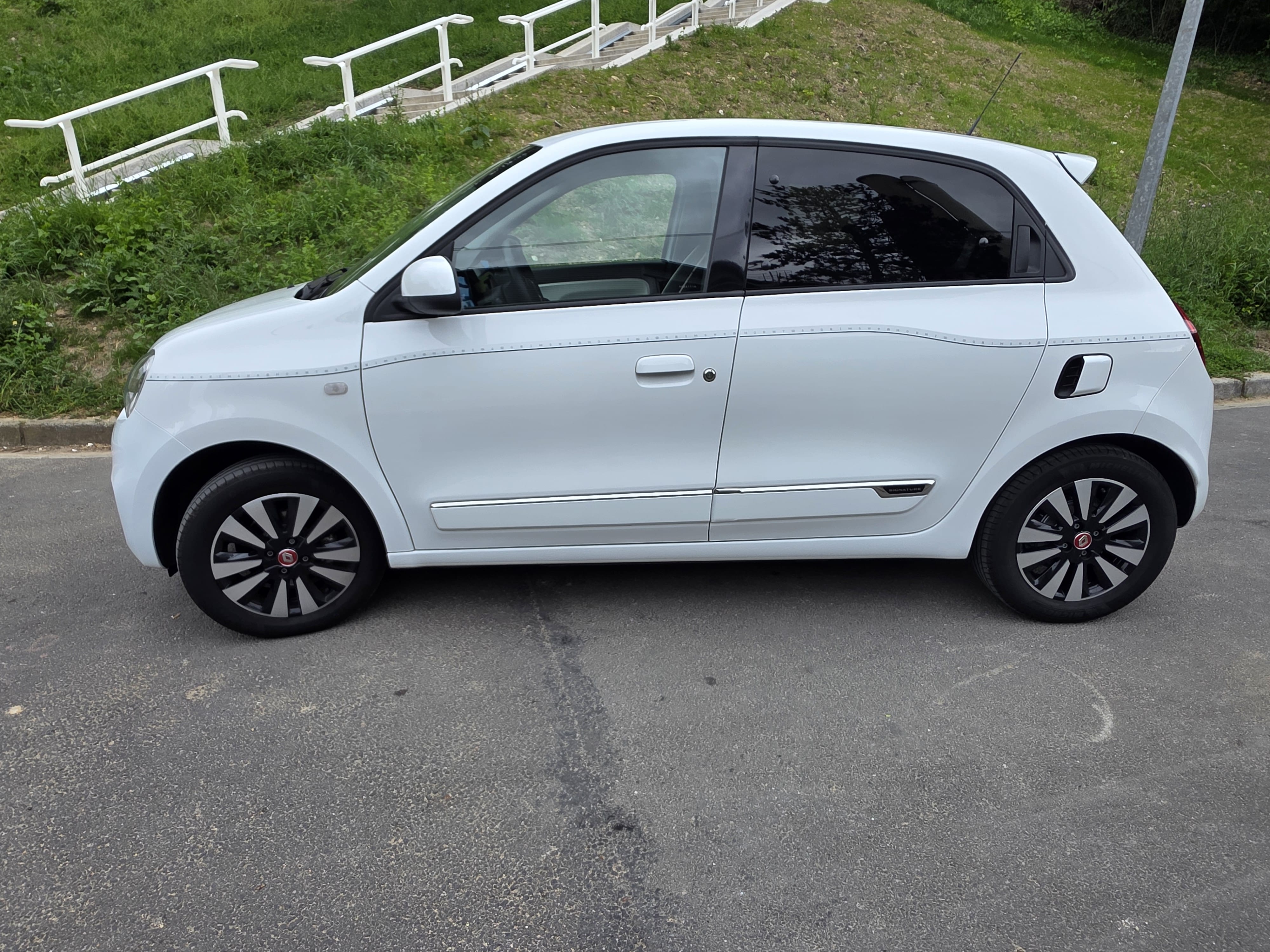 Renault Twingo III Bioethanol 5 chevaux fiscaux BOITE AUTOMATIQUE 95 chevaux din avec Climatisation