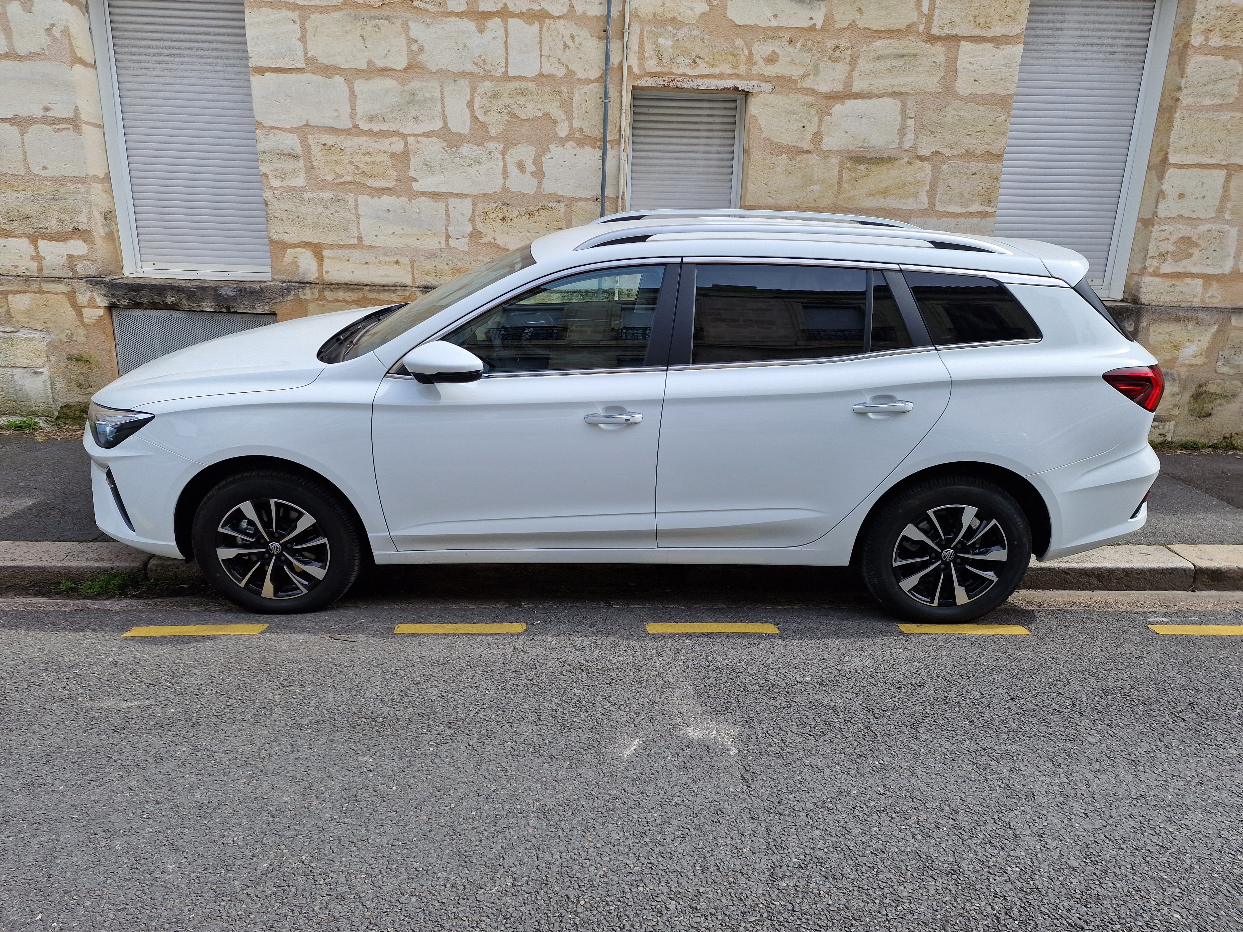 MG MG5 avec Climatisation