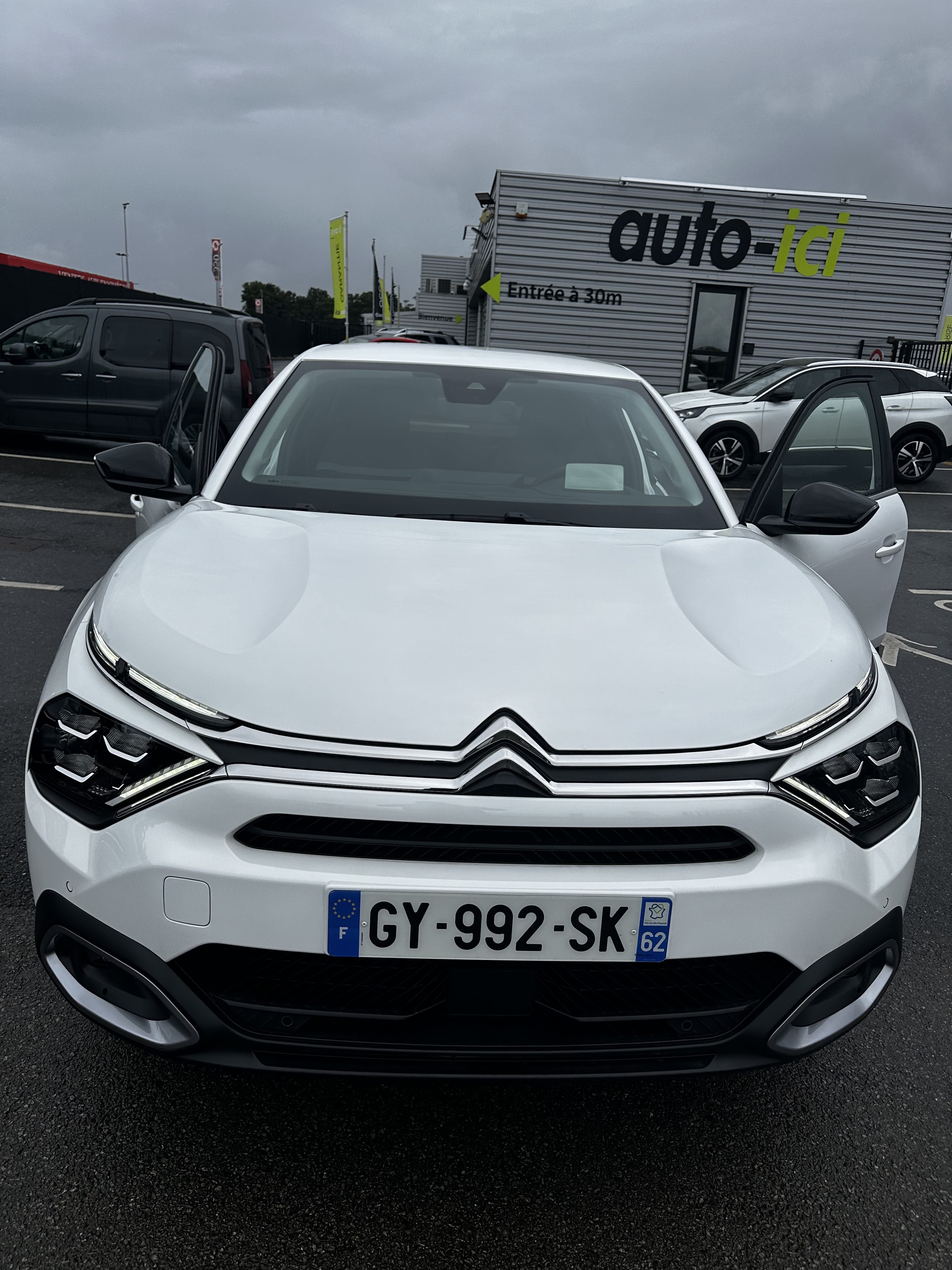 Citroen C4, 2024, Essence 98 / Électrique (hybride)