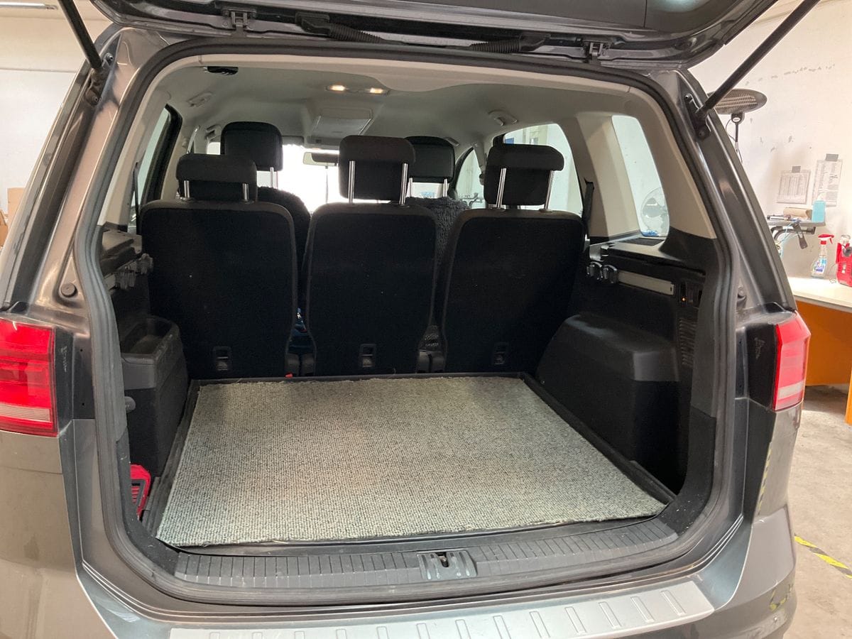 Volkswagen Touran 1.6 TDI Diesel with Bluetooth audio
