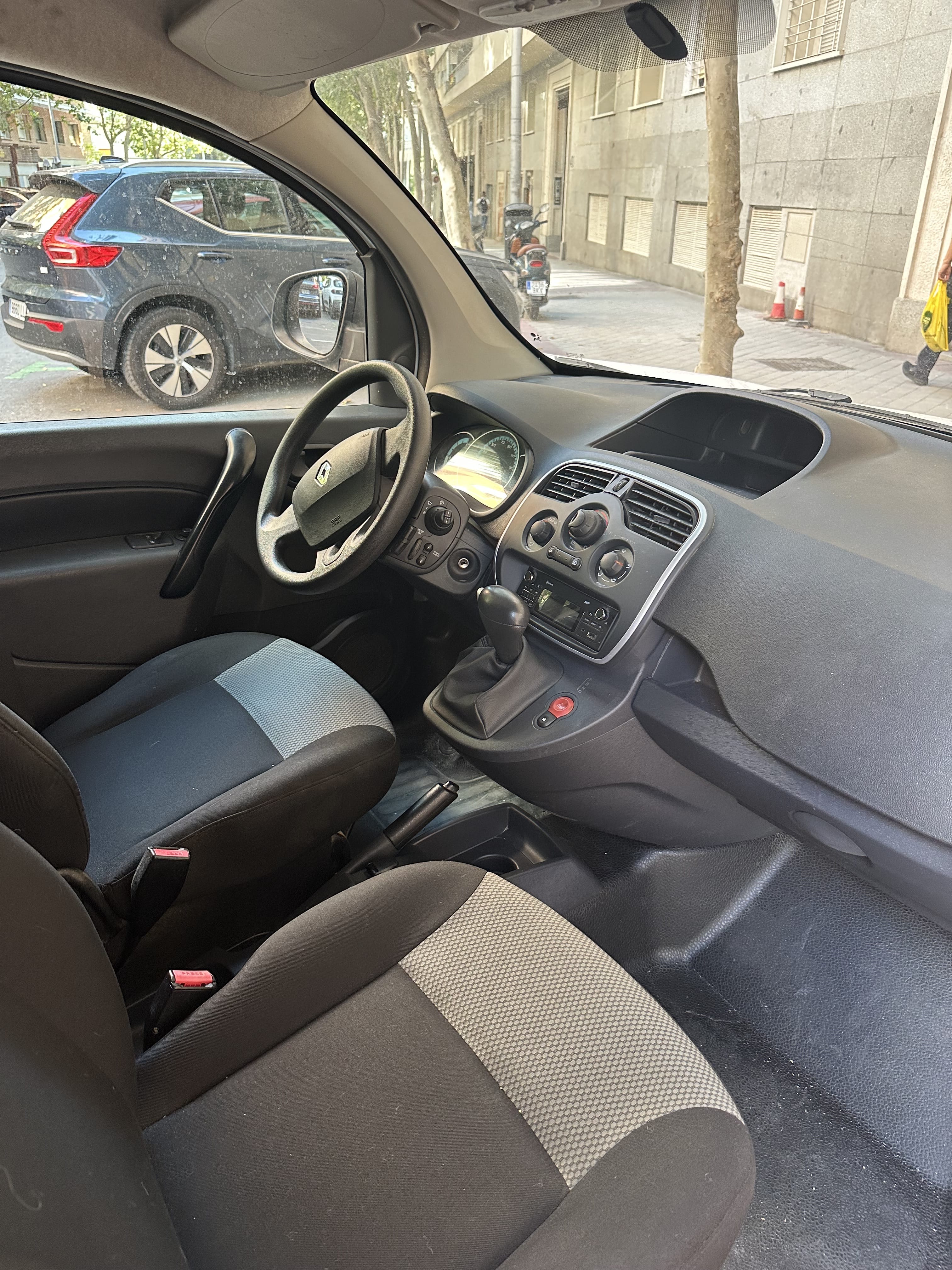 Renault Kangoo Furgoneta Electrica, estacionala donde quieras