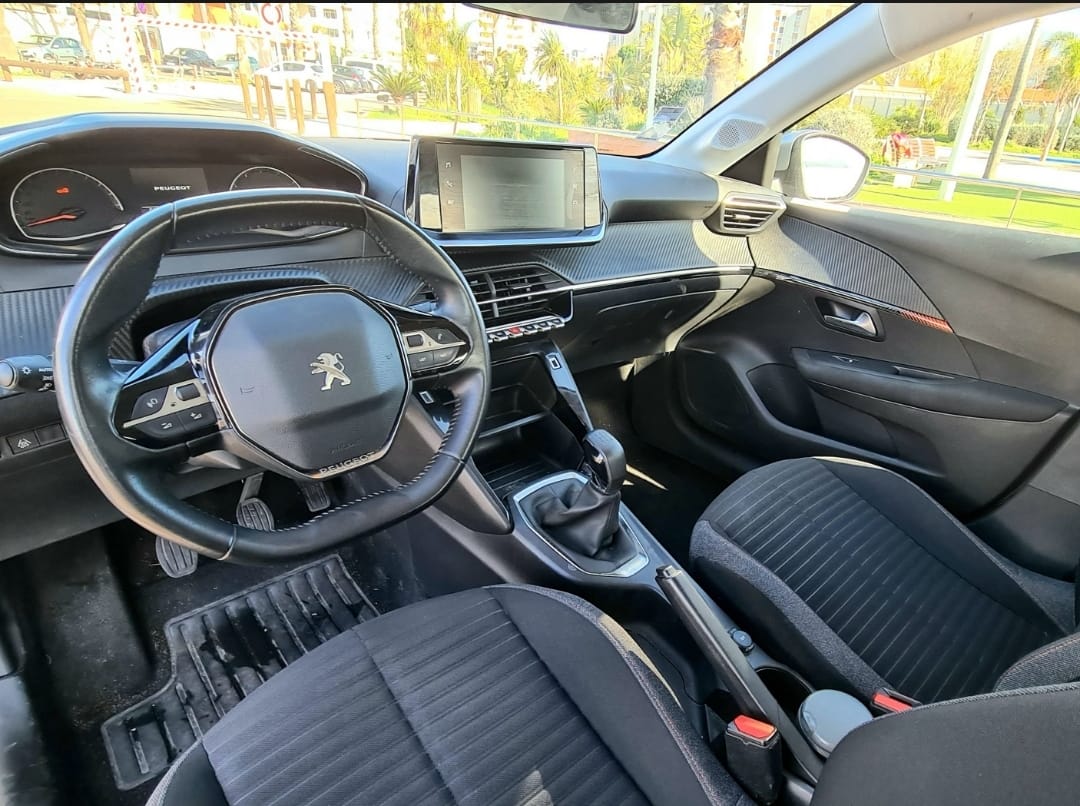 Peugeot 208 Grise 2023 avec Régulateur de vitesse