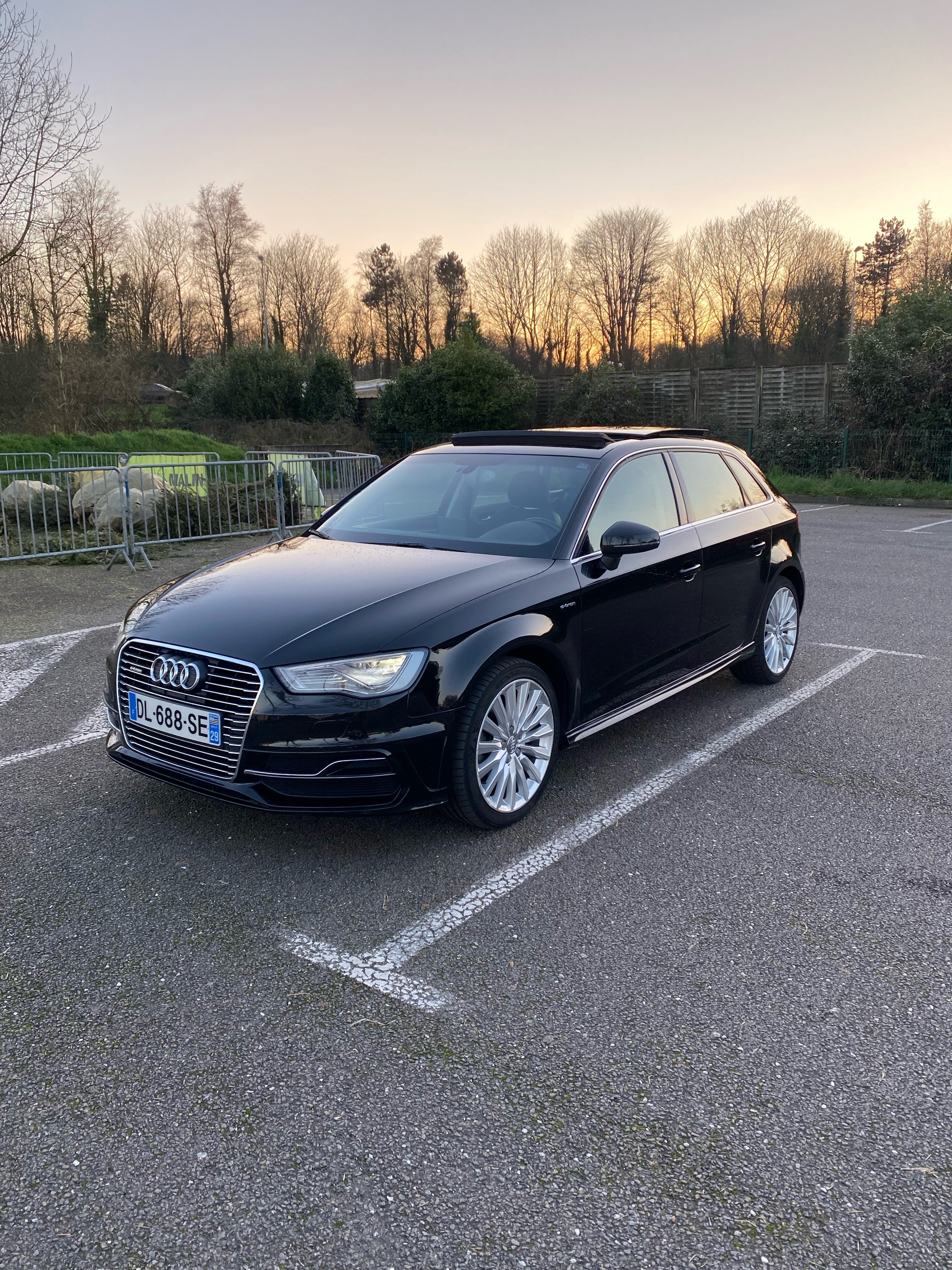 Audi A3 Sportback e-tron, 2014, Essence 95 / Électrique (hybride), automatique