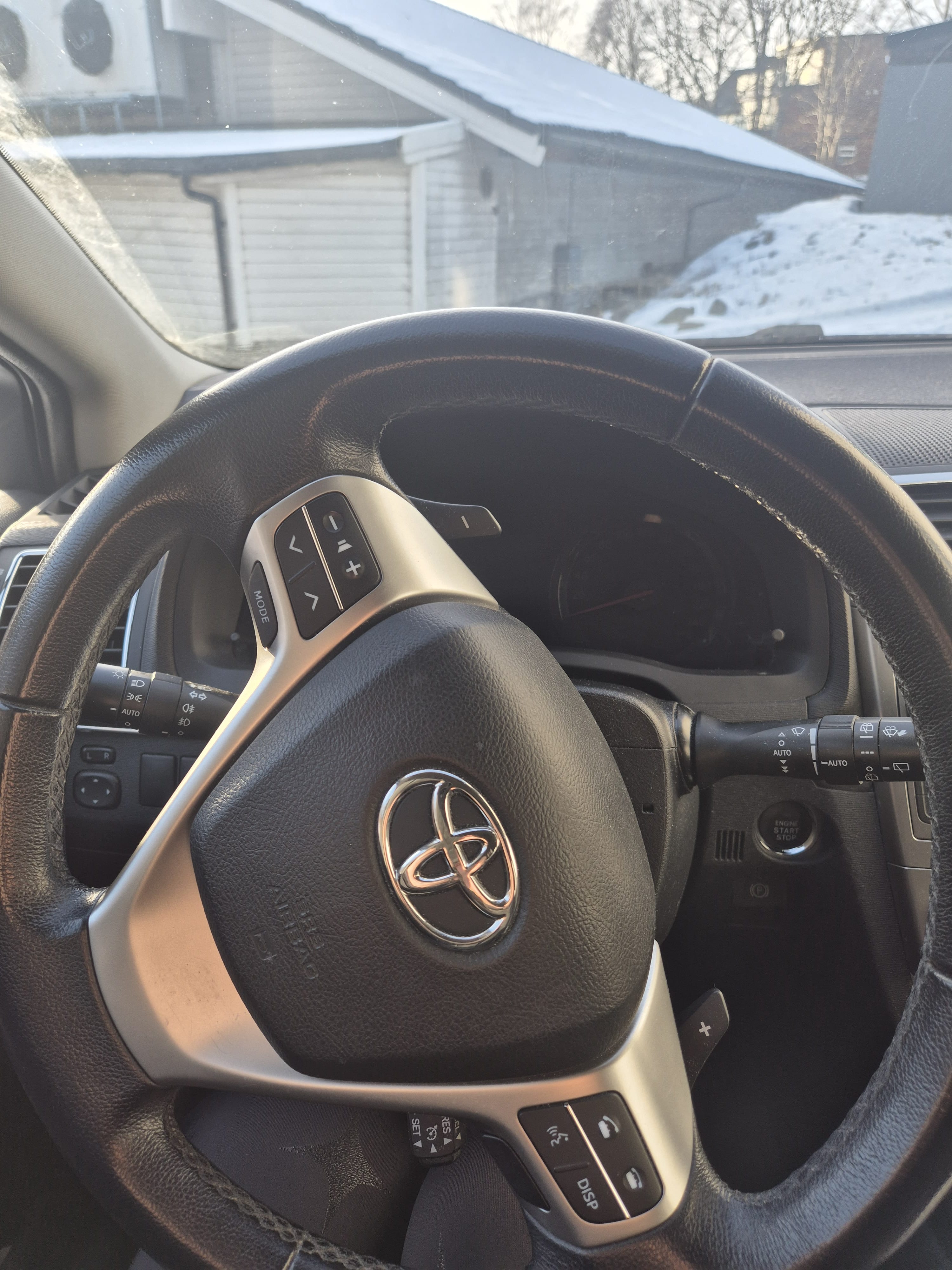Toyota Avensis med Cruisekontroll