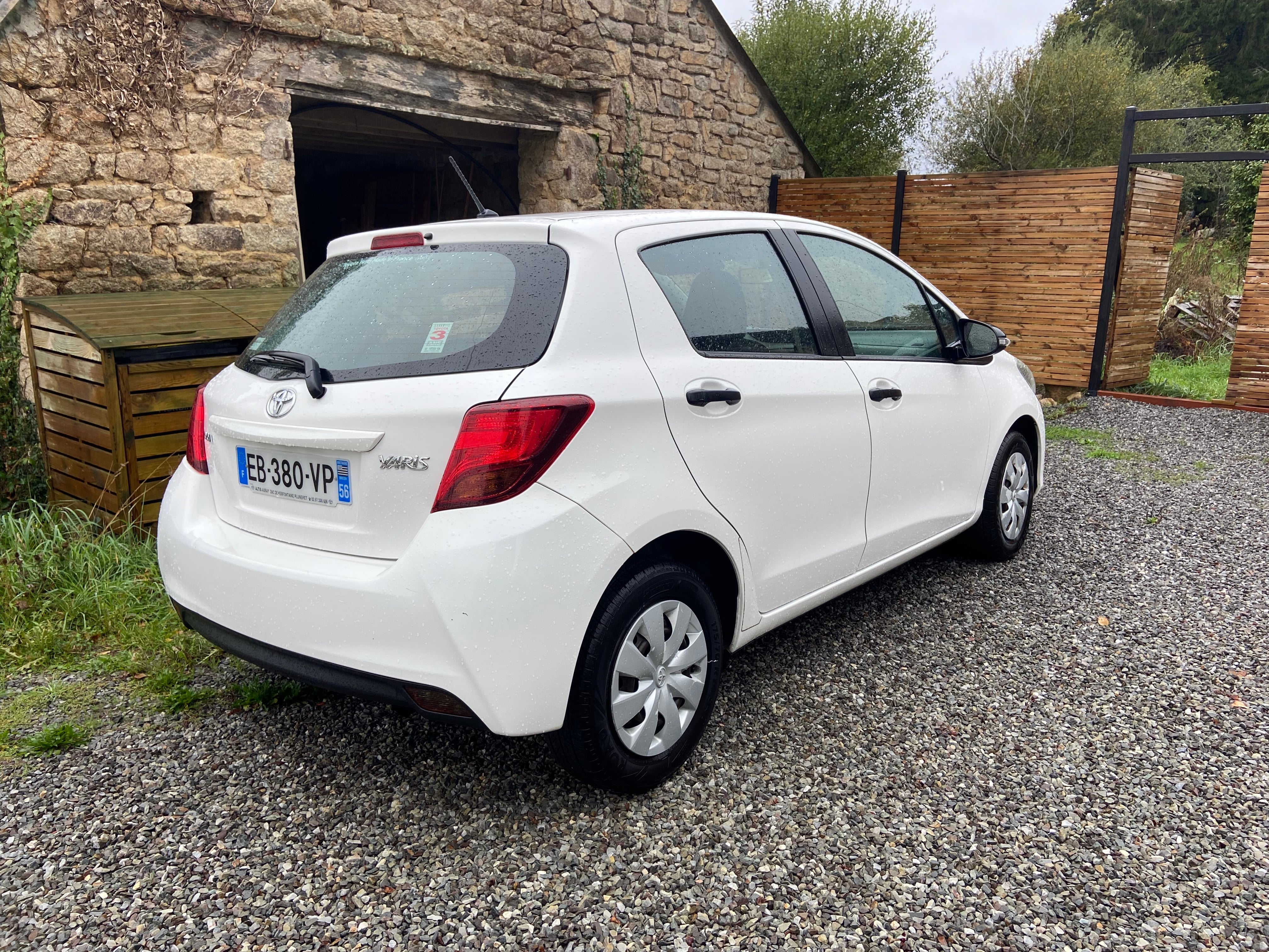 Toyota Yaris 5-Door L avec Port USB