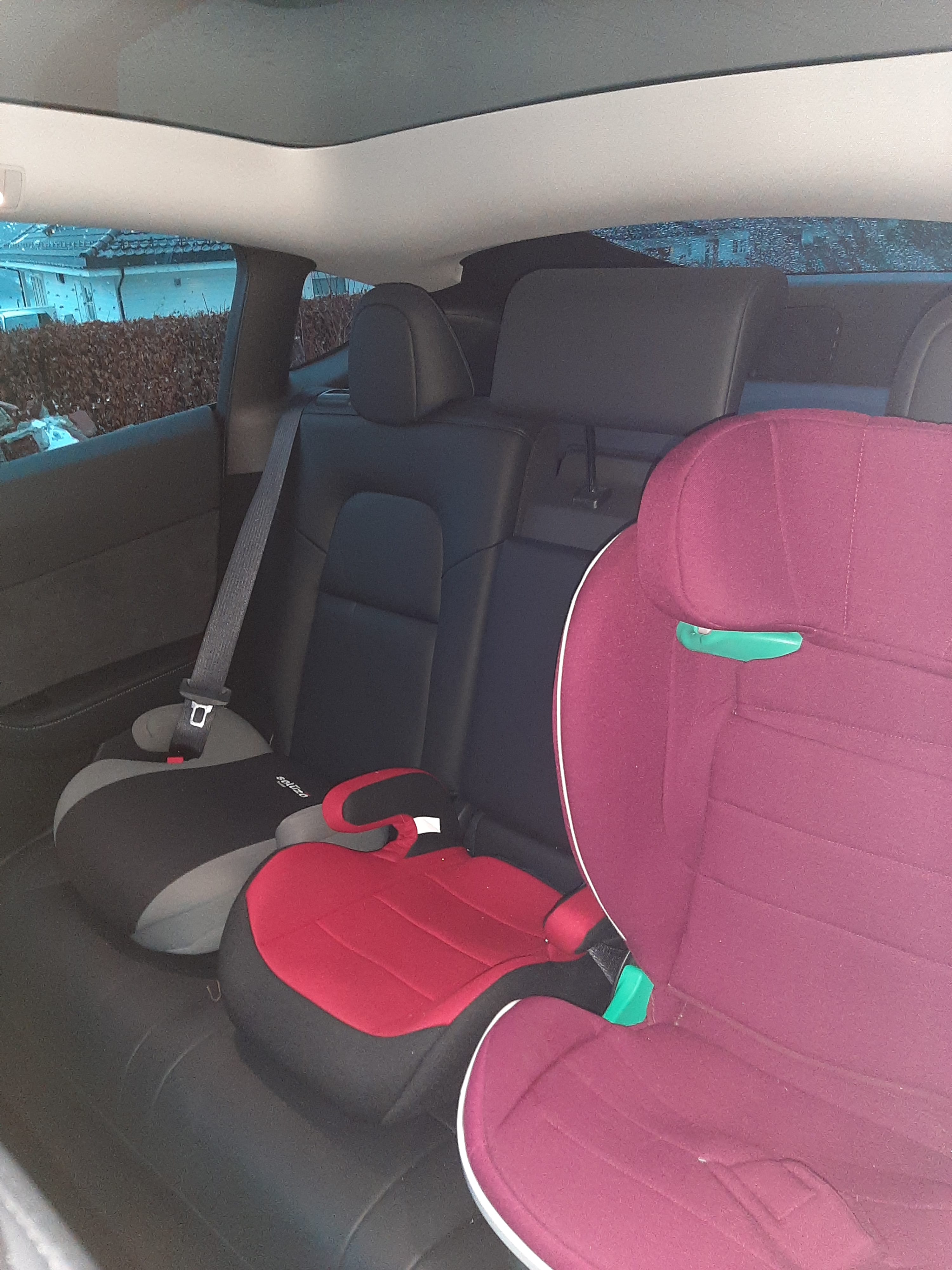 Tesla Model Y med Bluetooth audio