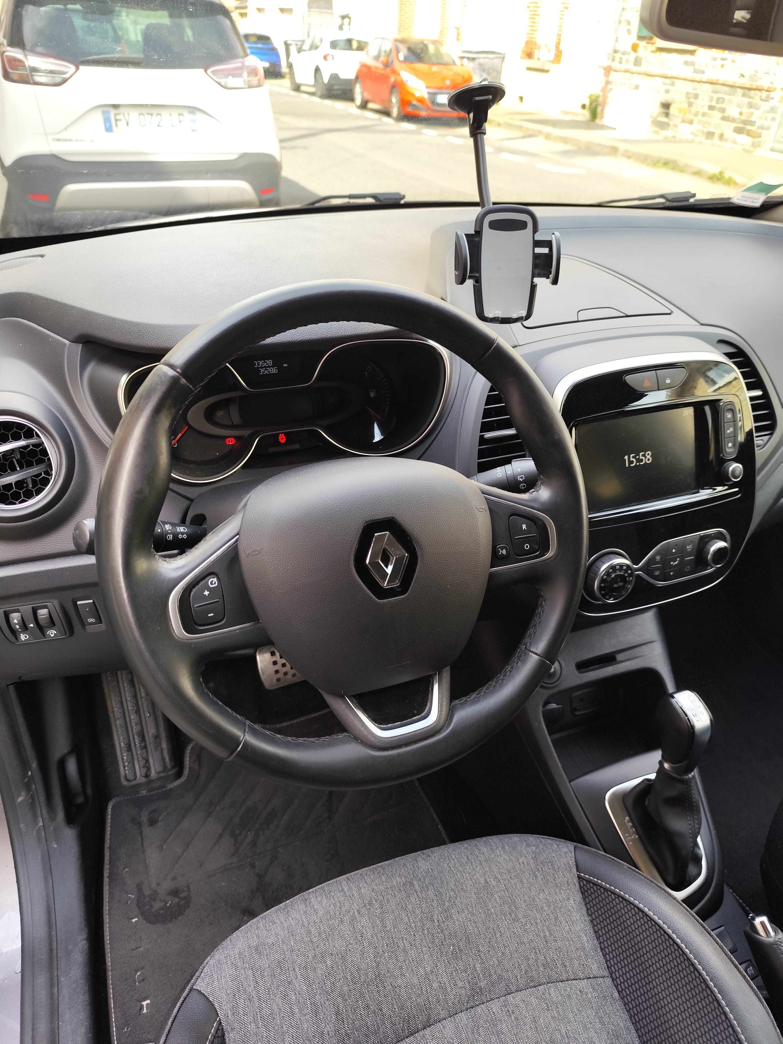 Renault Captur with Cruise control