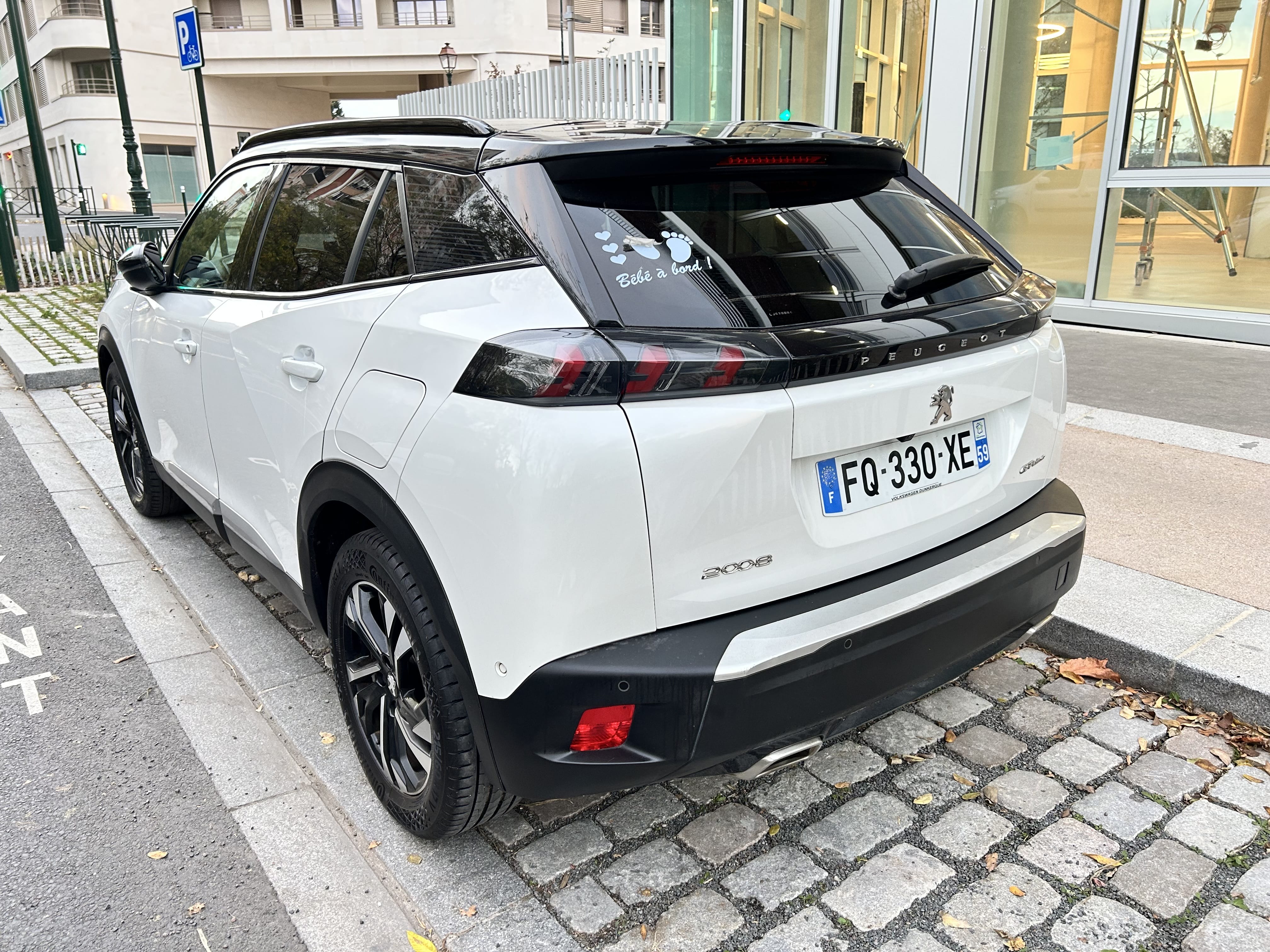 Peugeot 2008 avec Siège bébé
