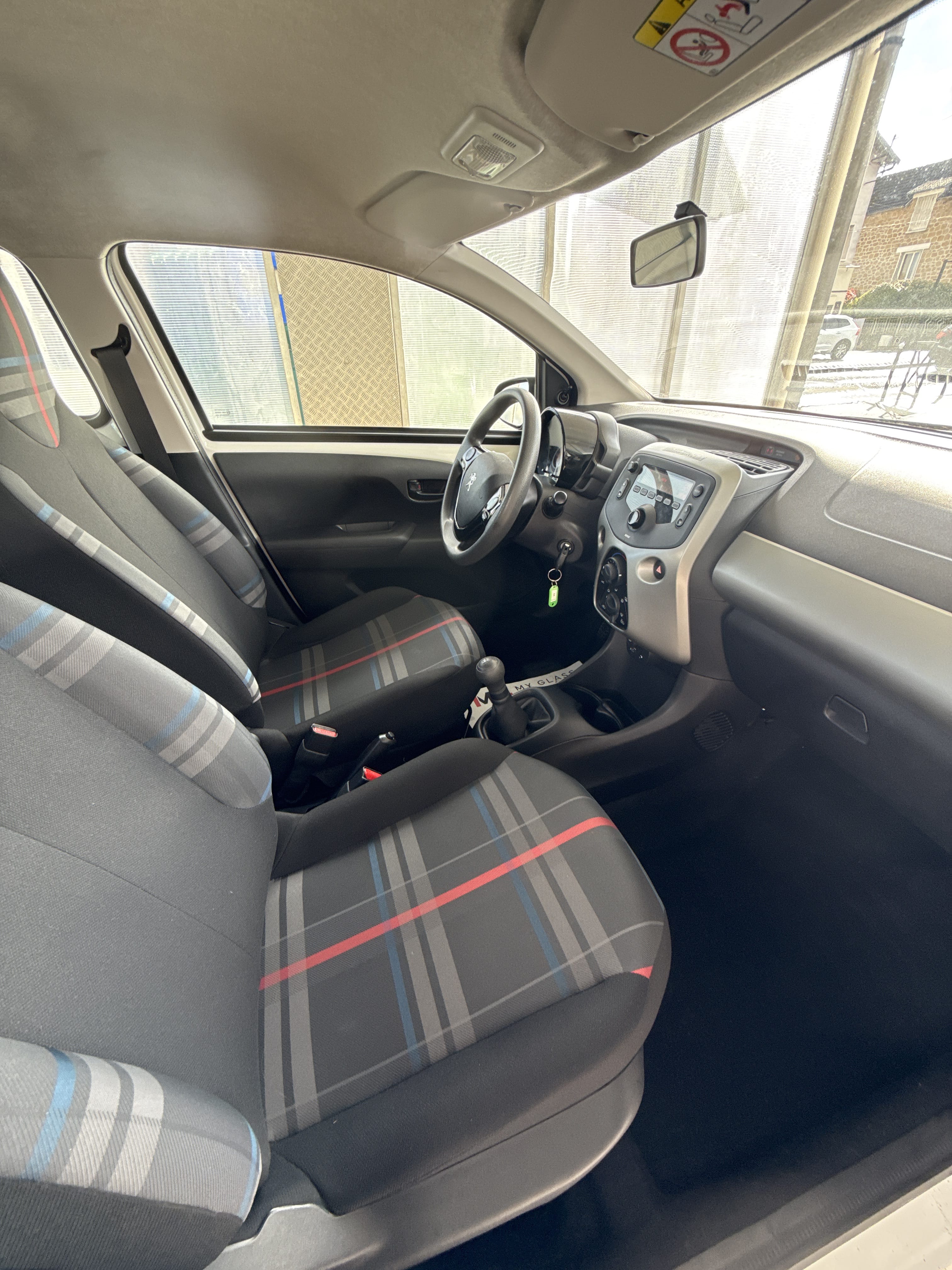 Peugeot 108 avec Entrée audio / iPod