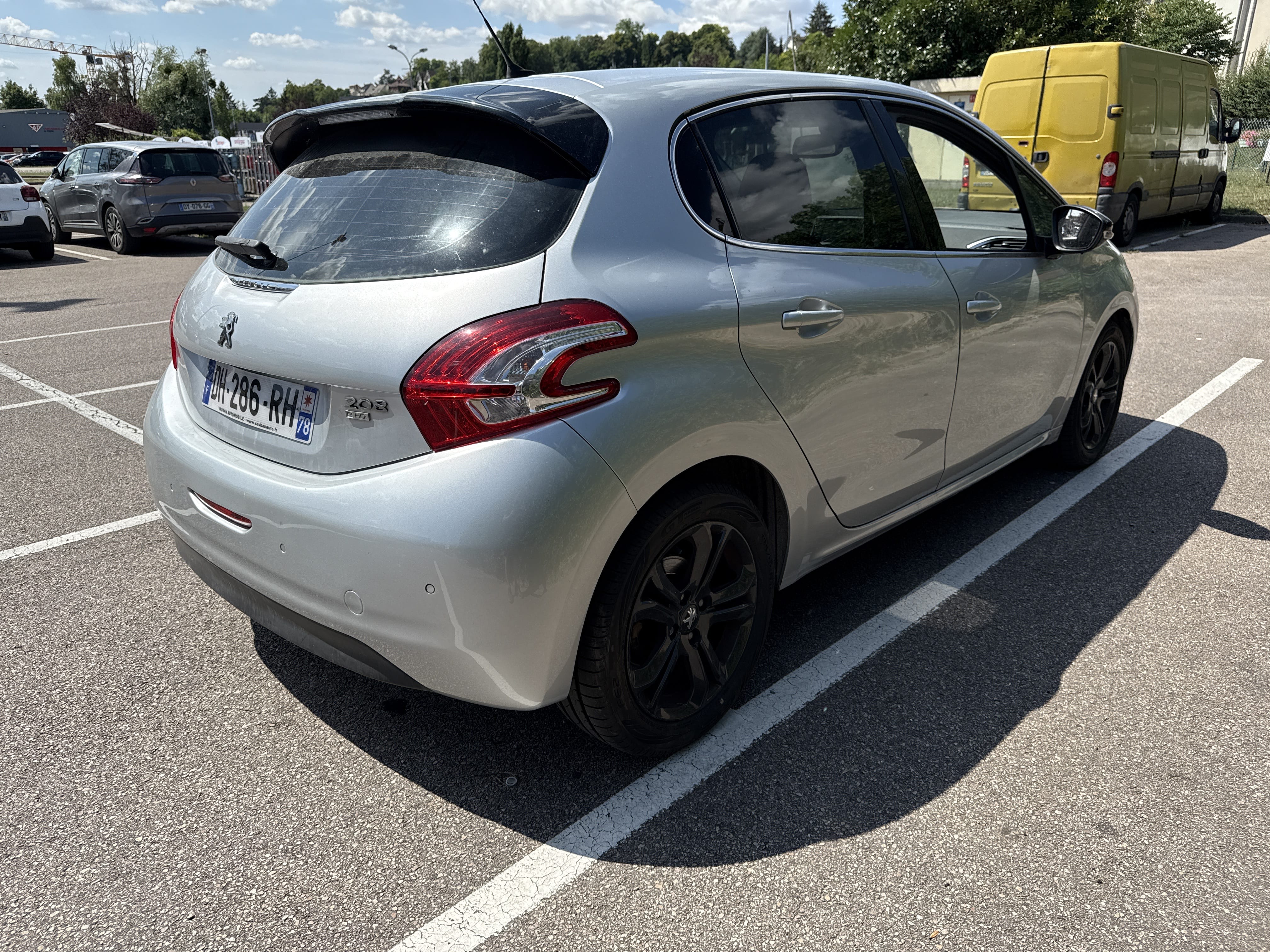 Peugeot 208 avec Siège bébé