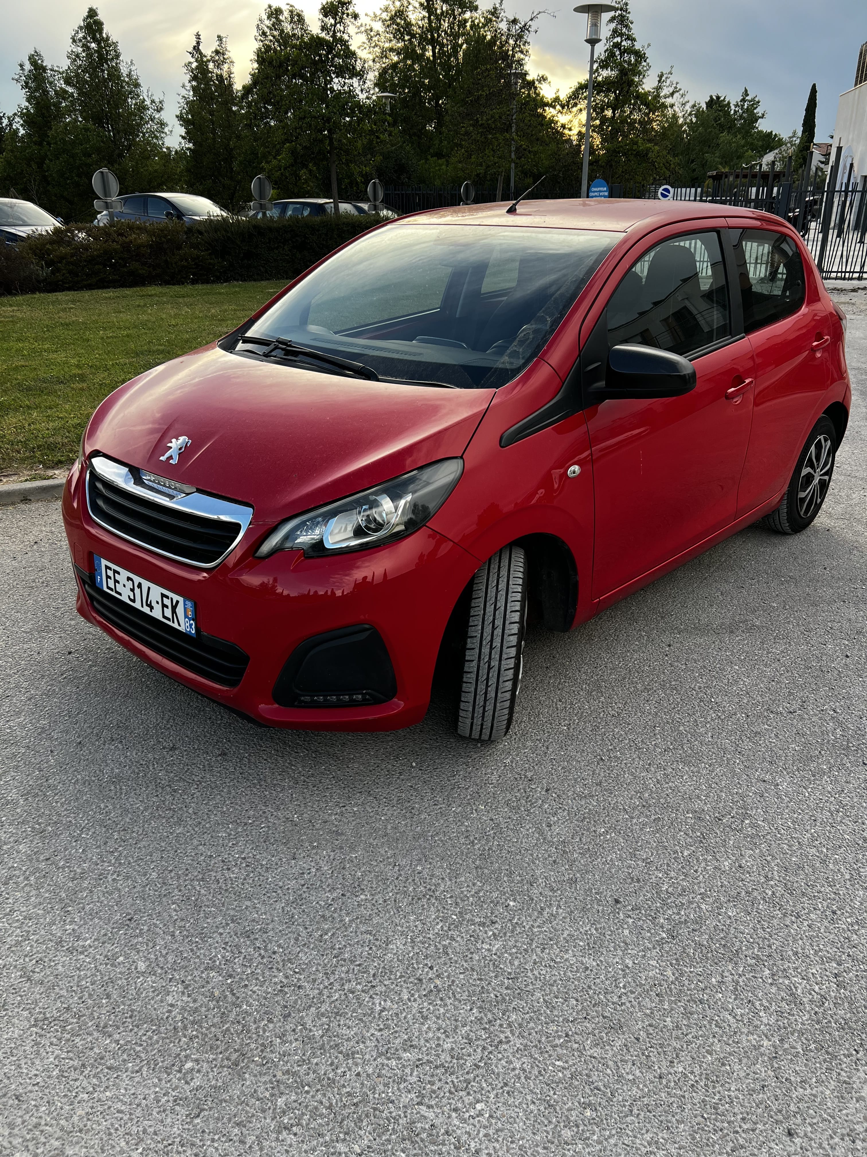 Peugeot 108 1.0 vti 69 ch, 2016, Essence 95
