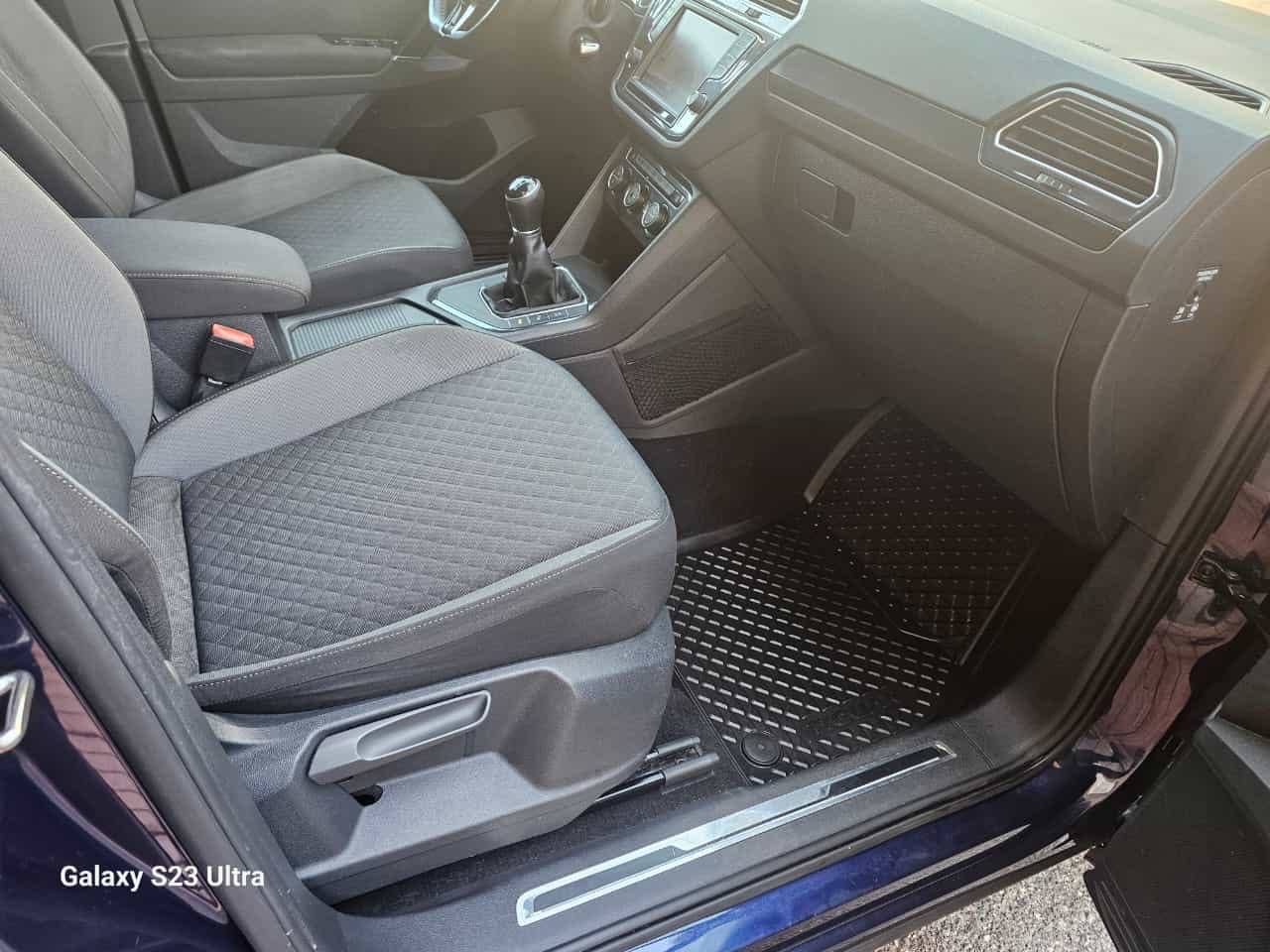 Volkswagen Tiguan SE R-LINE Black