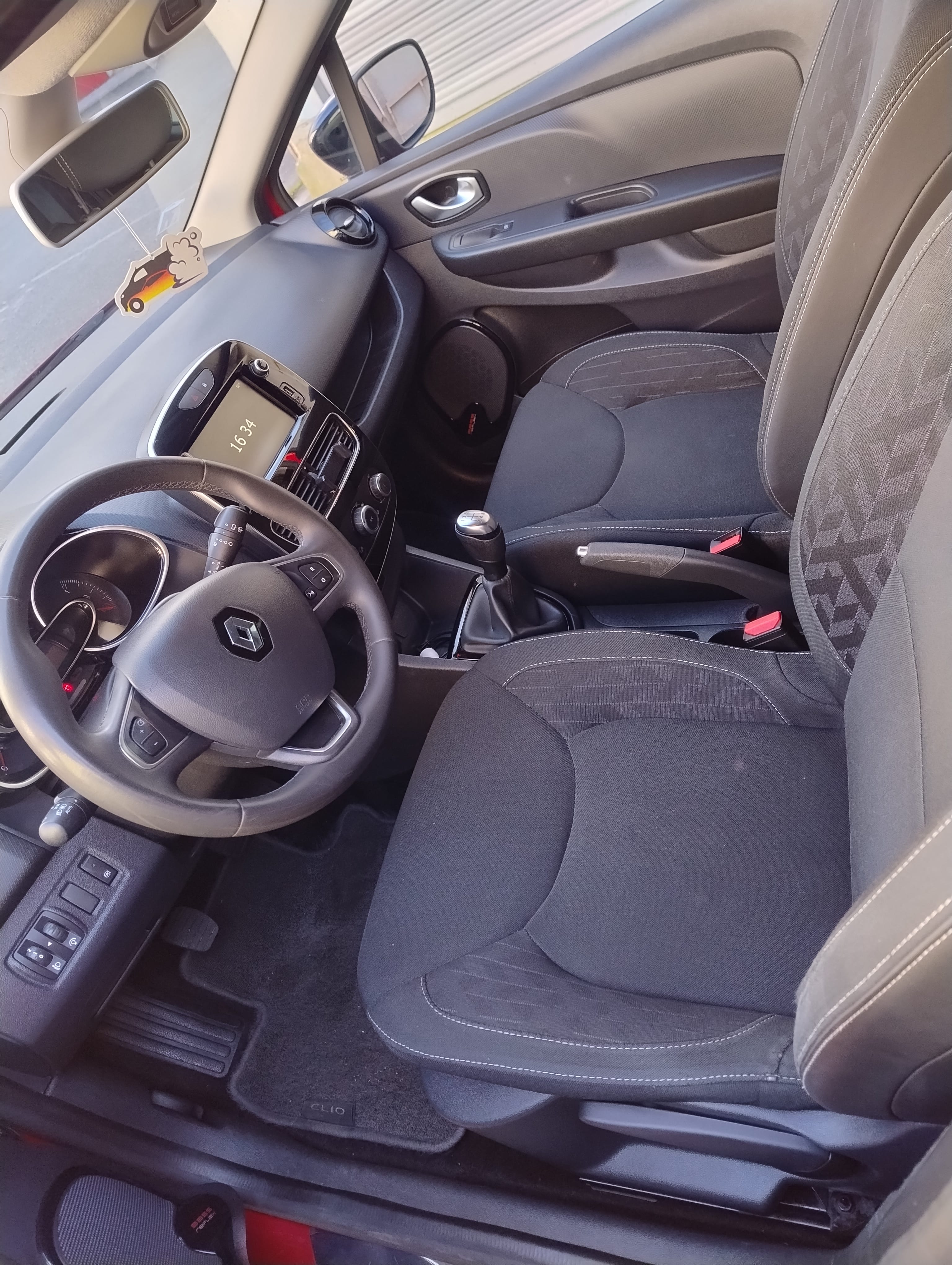 Renault Clio avec Entrée audio / iPod