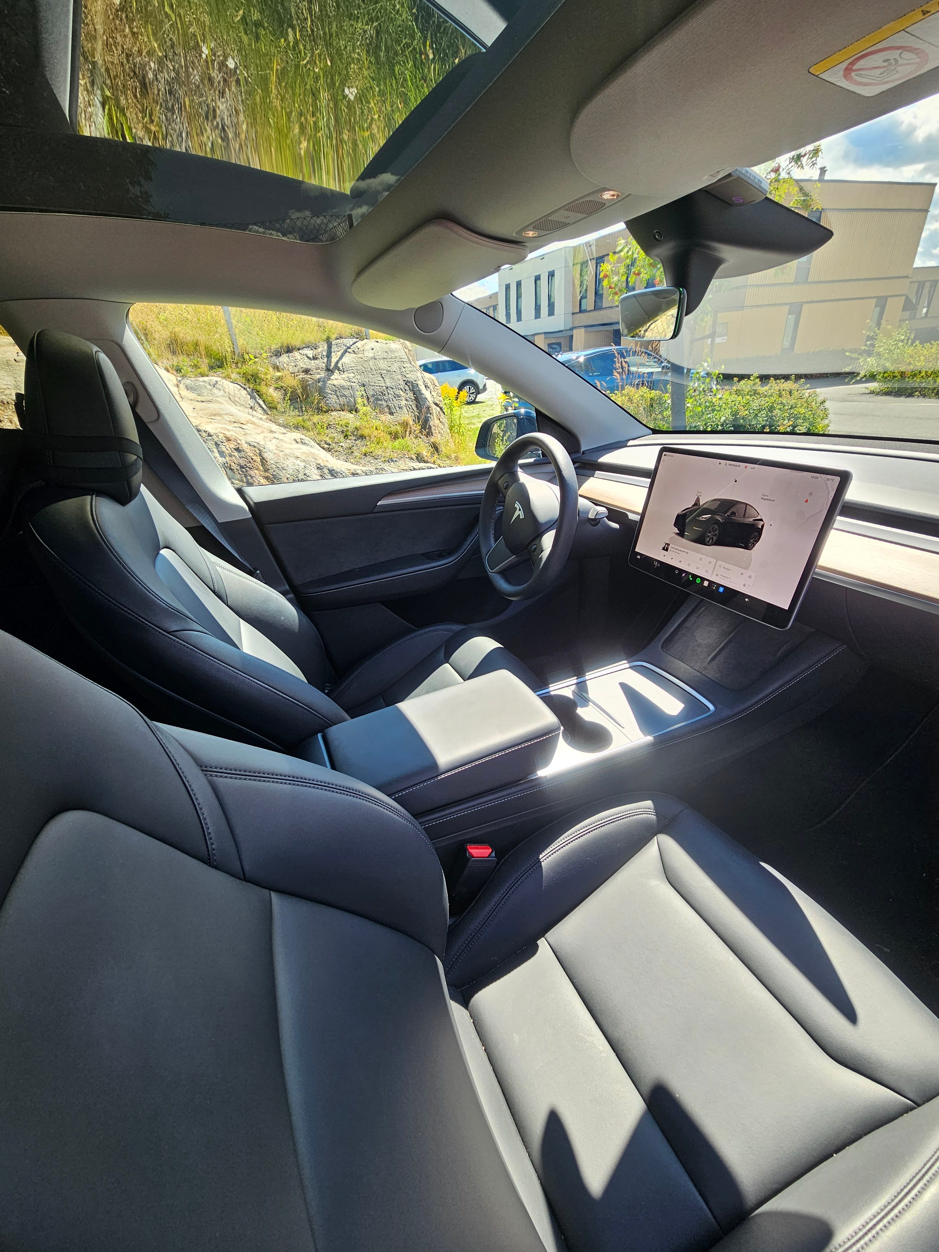 Tesla Model Y Long Range med GPS