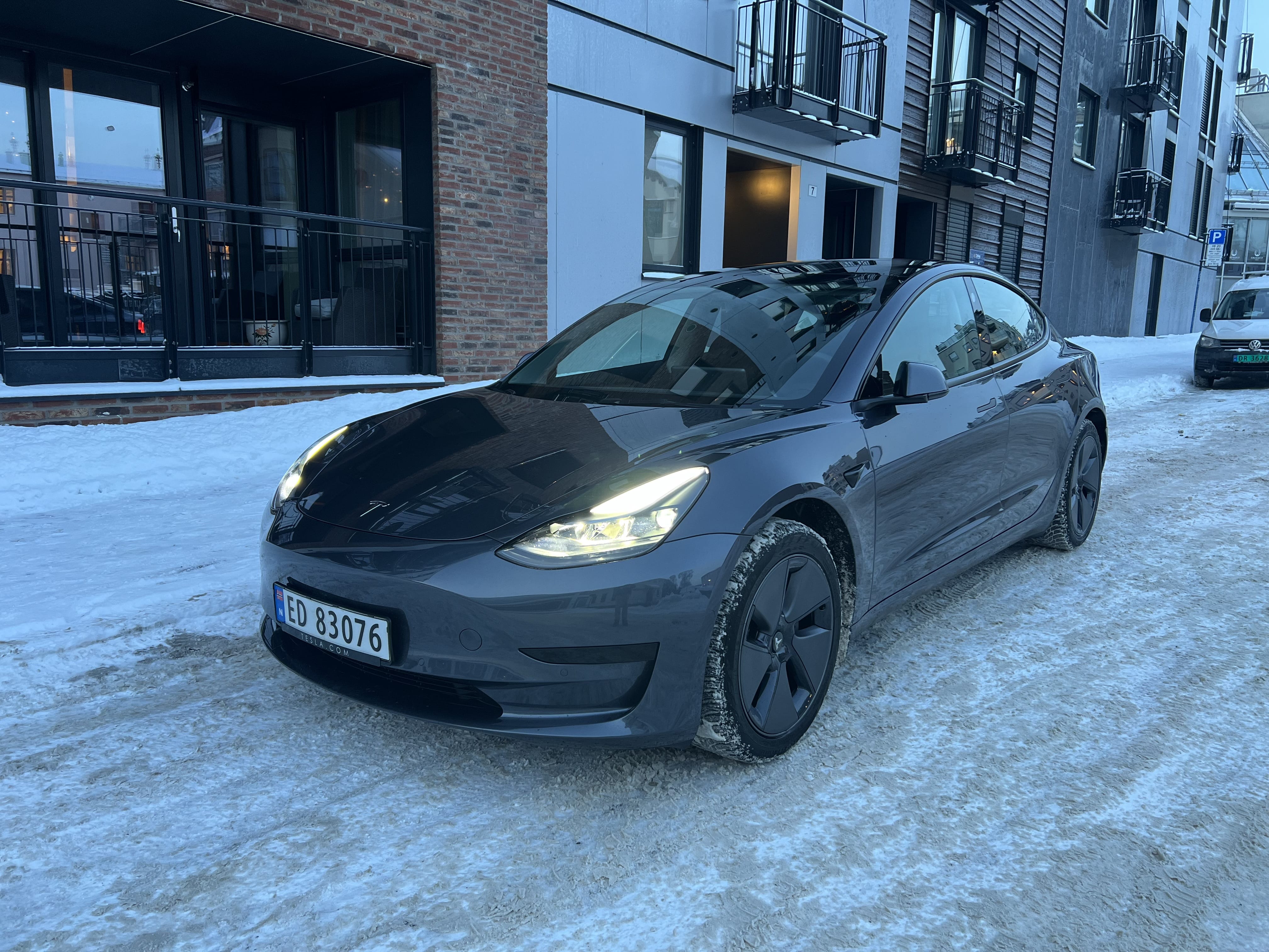 Tesla Model 3 med Babysete