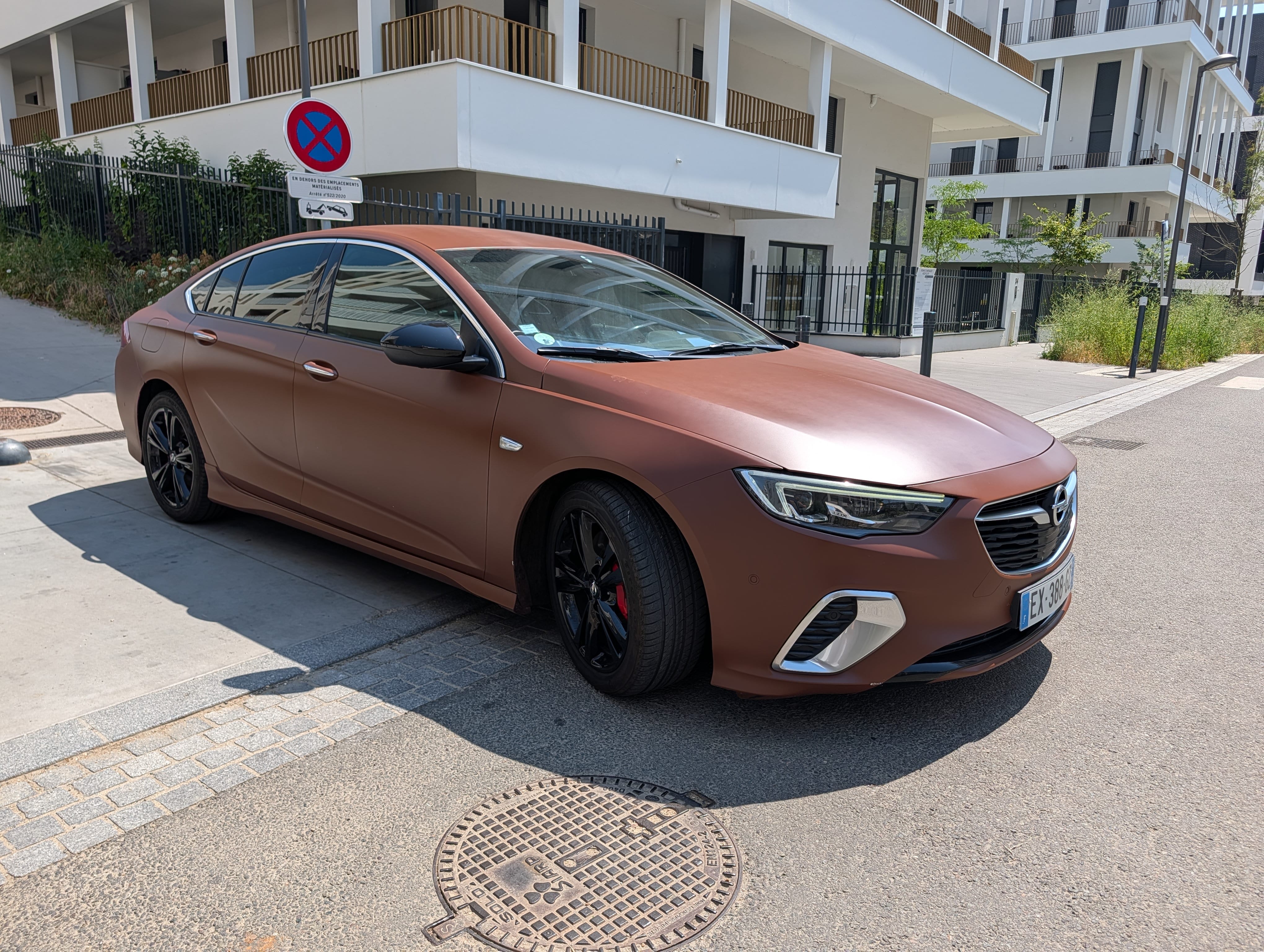Opel Insignia 2.0 bi-turbo avec Climatisation