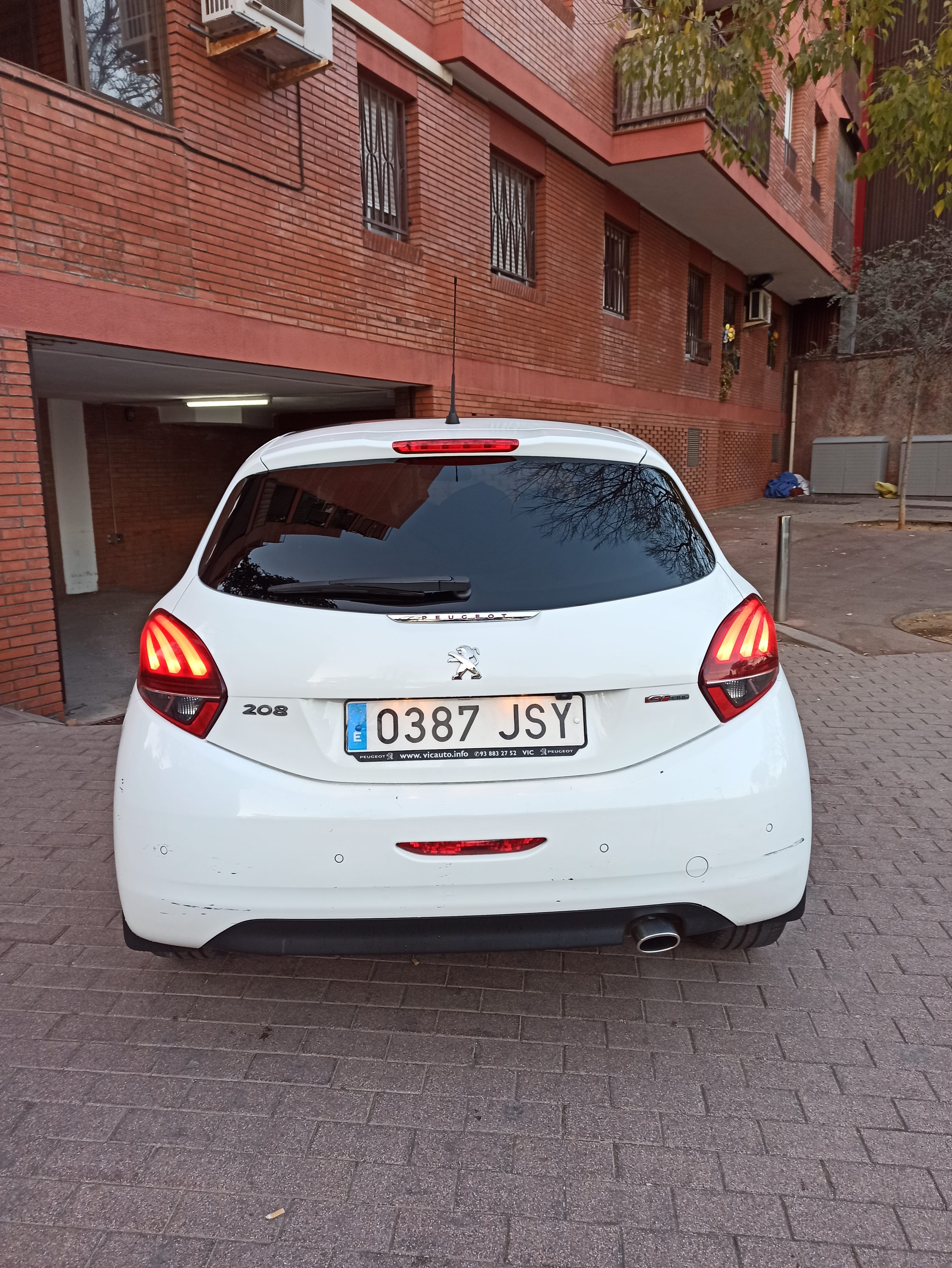 Peugeot 208 GTI 1.2 GT Line con GPS