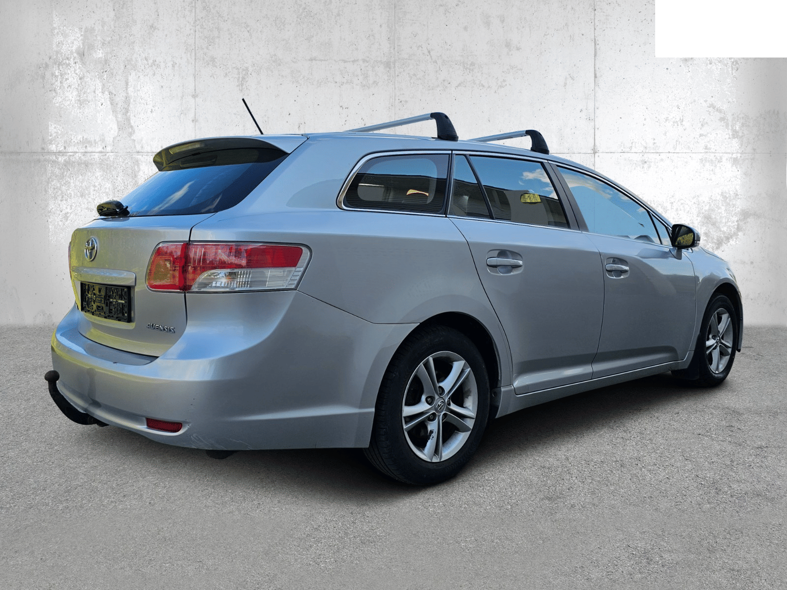 Toyota Avensis with Cruise control