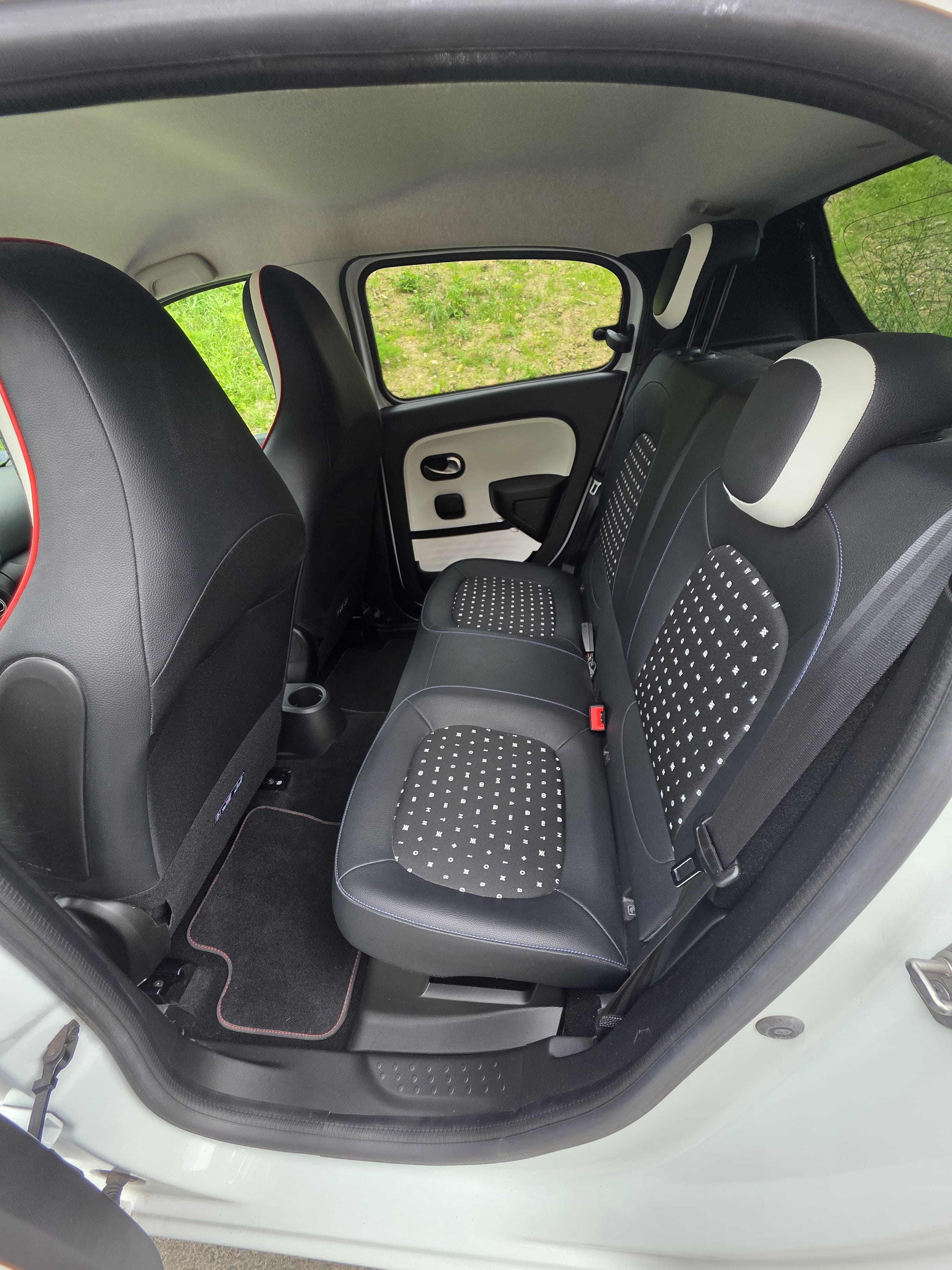 Renault Twingo III Bioethanol 5 chevaux fiscaux BOITE AUTOMATIQUE 95 chevaux din avec Android Auto