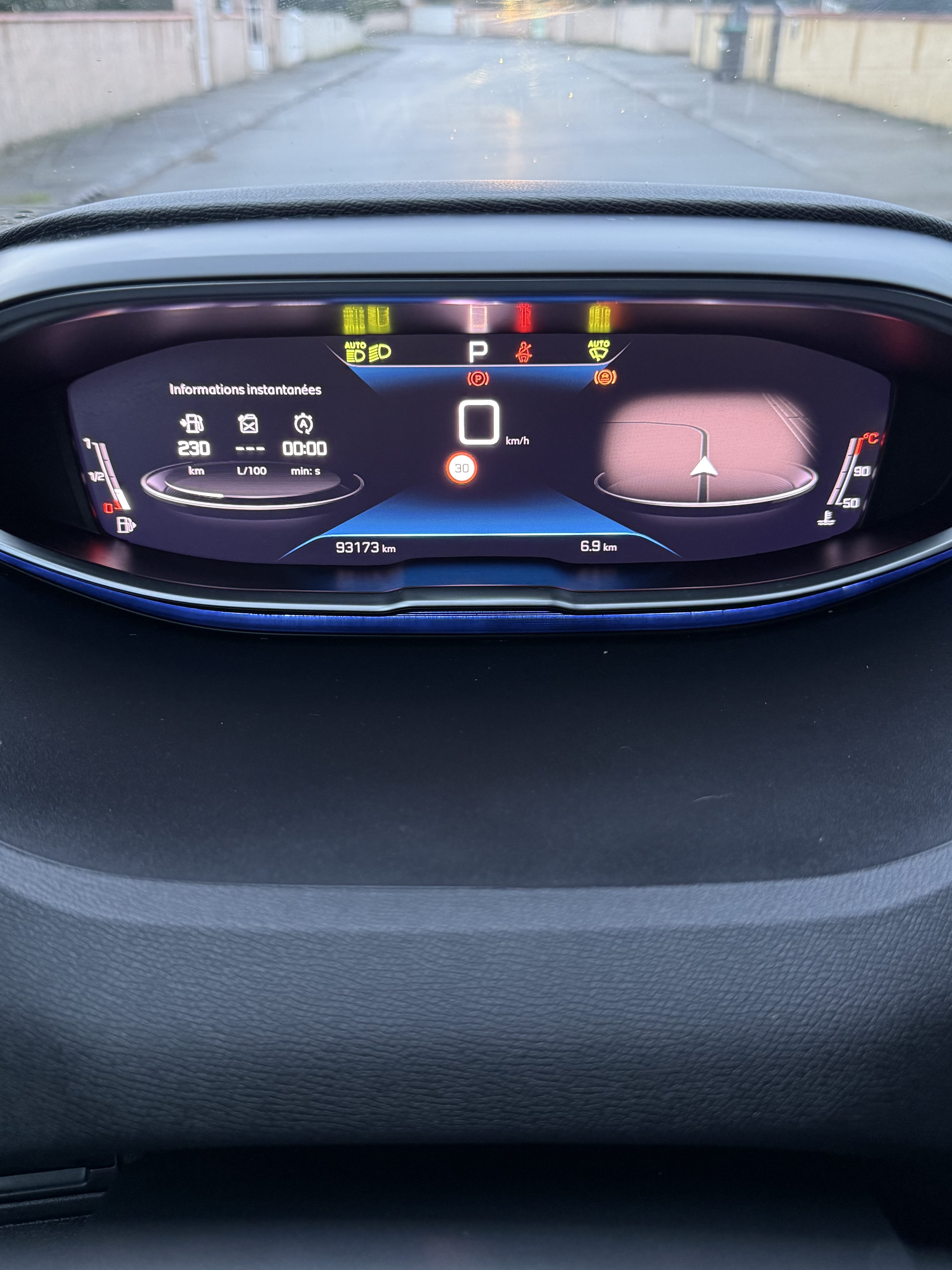 Peugeot 5008 with Four-wheel drive