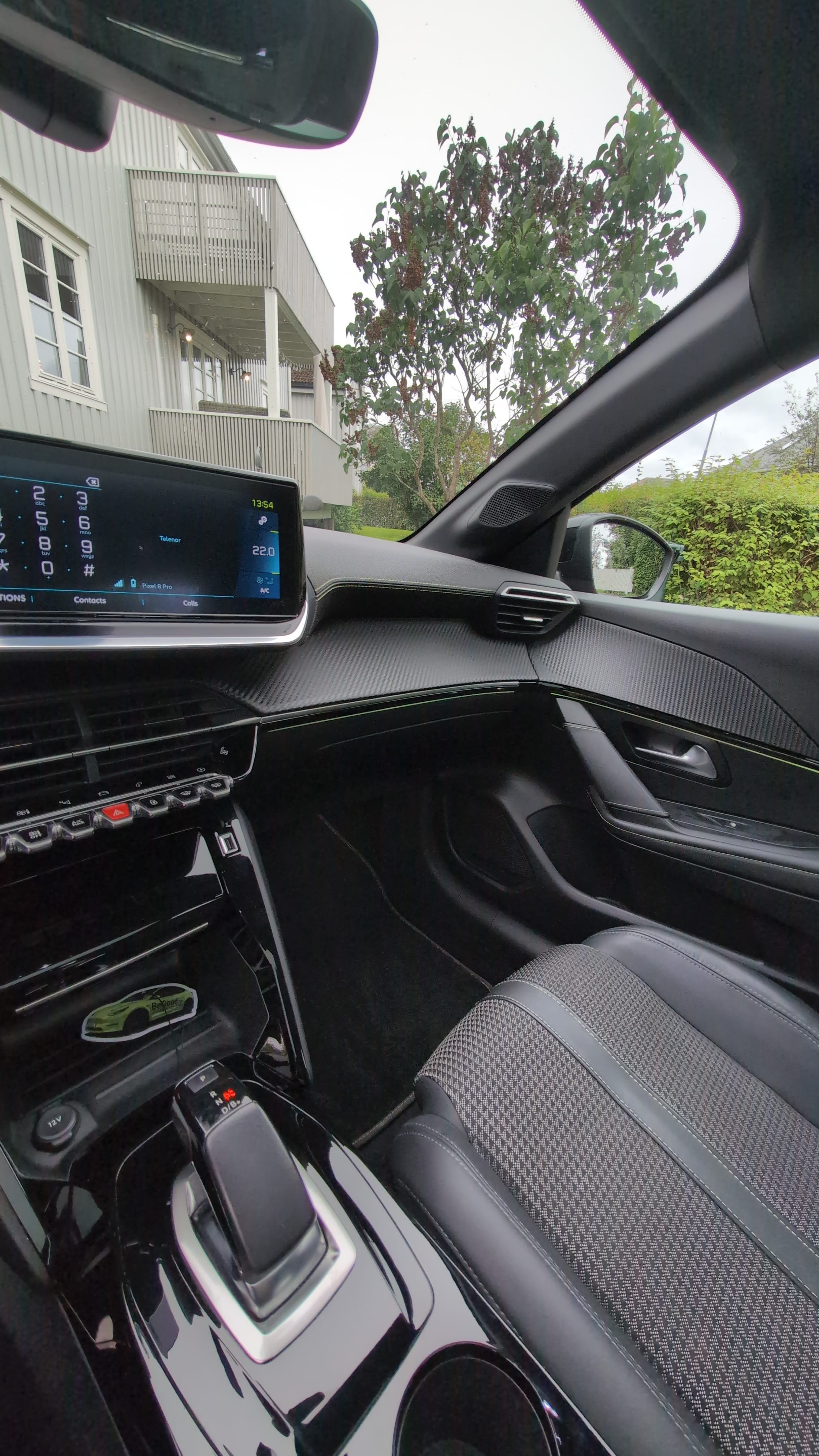 Peugeot e-208 GT with Bluetooth audio