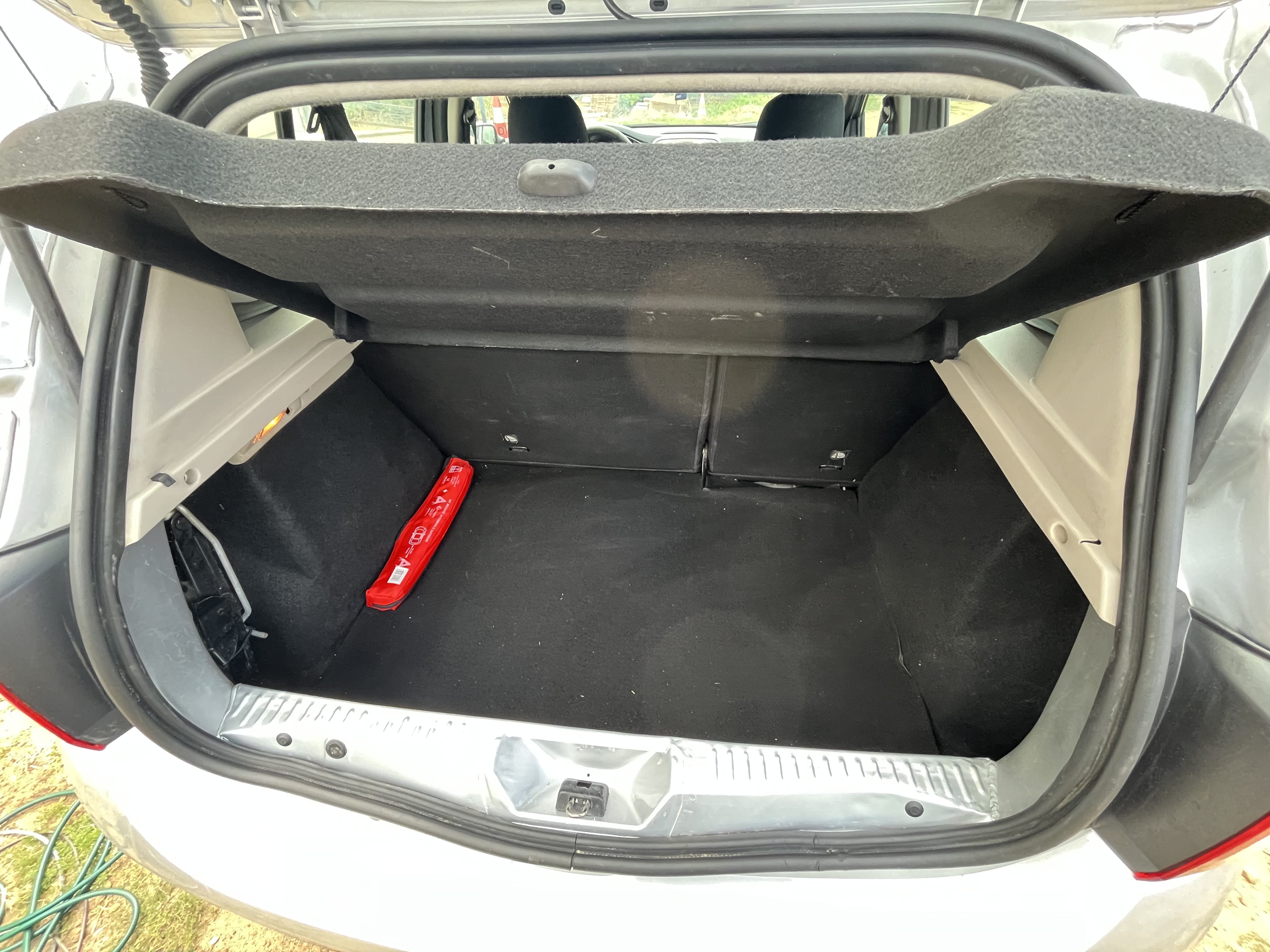 Dacia Sandero Essential 1.2L Essence et SuperEthanol E85 - climatisation - Apple CarPlay et Android Auto