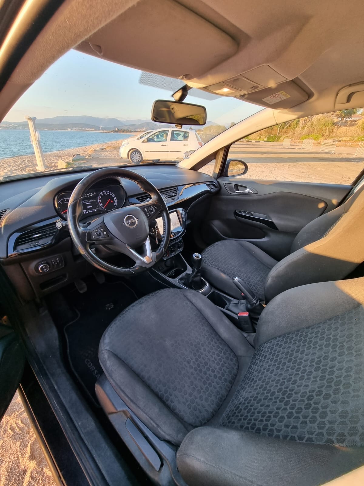 Opel Corsa avec Entrée audio / iPod