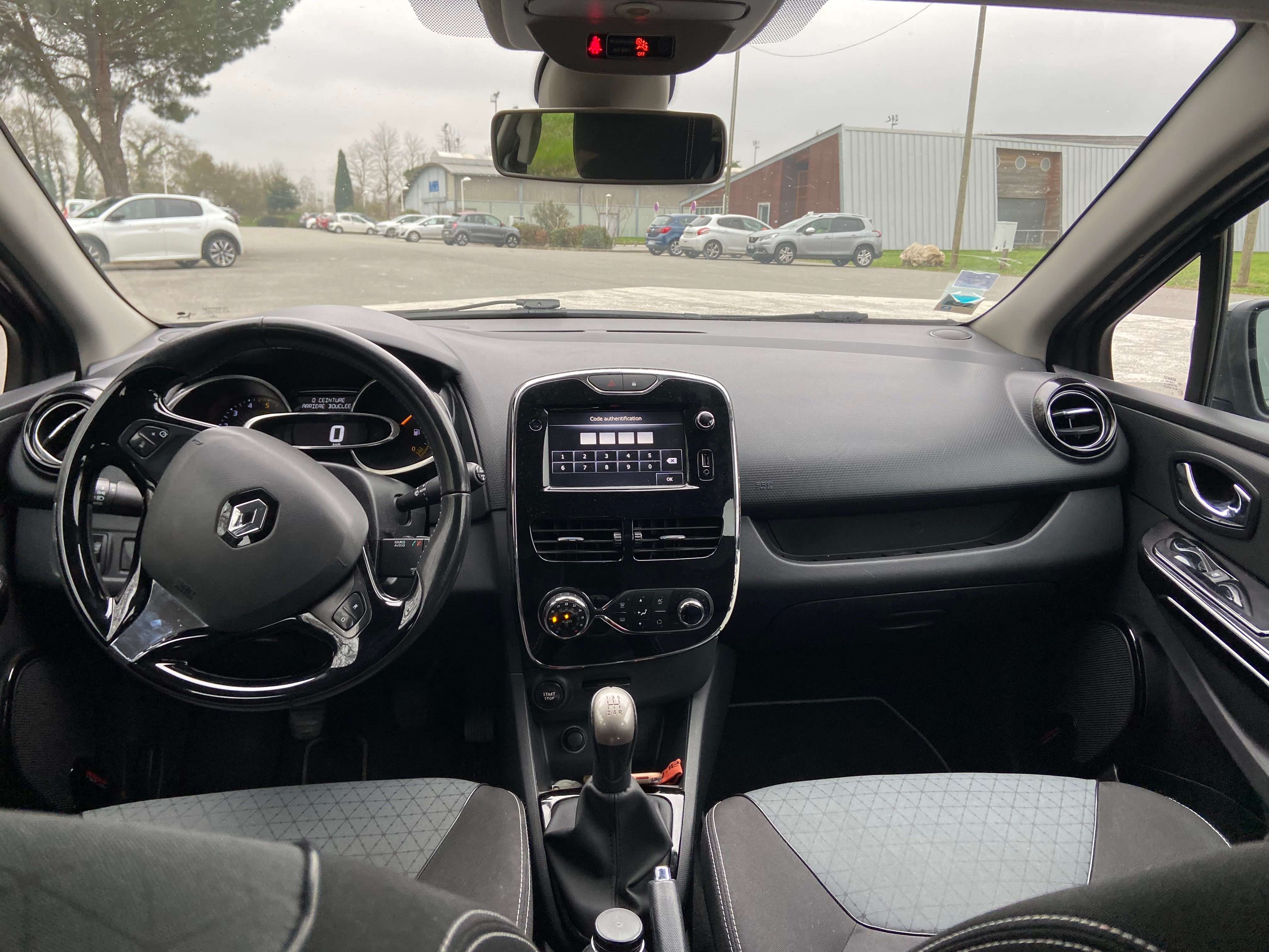 Renault Clio CT669ZD mit Klimaanlage